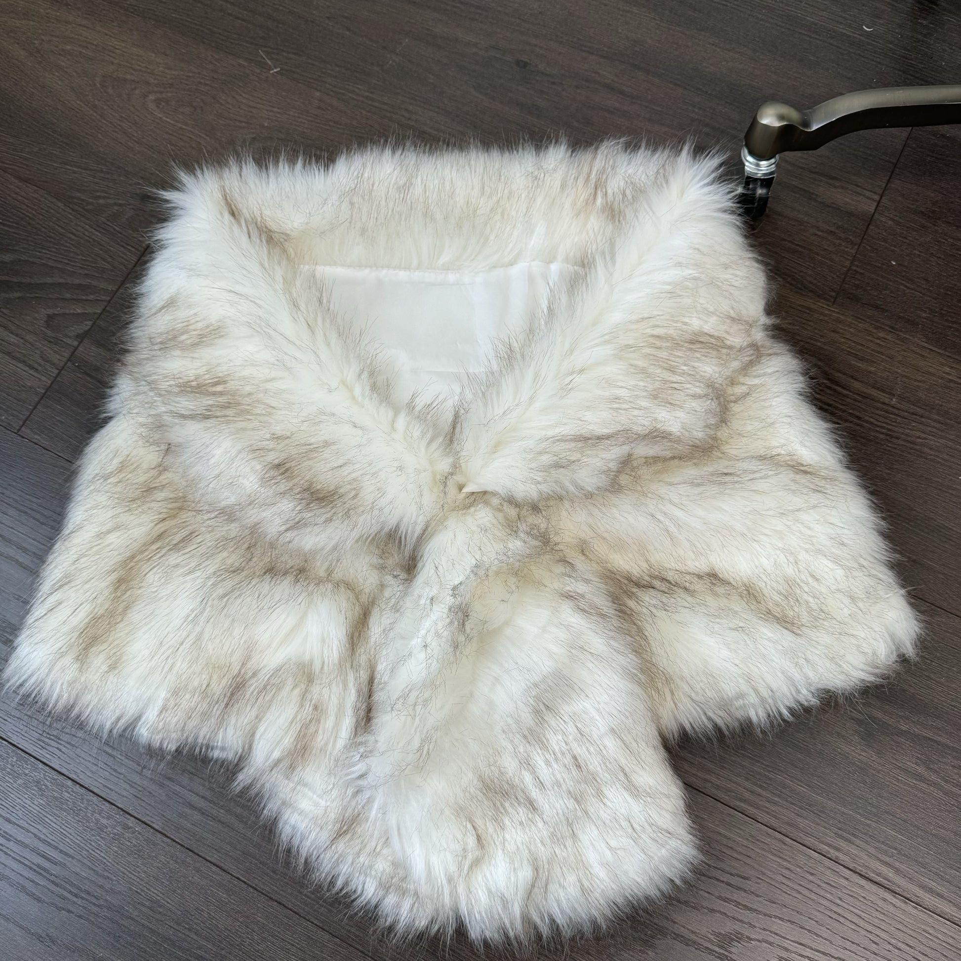White Faux Fur Shawl with Clasp – view 11