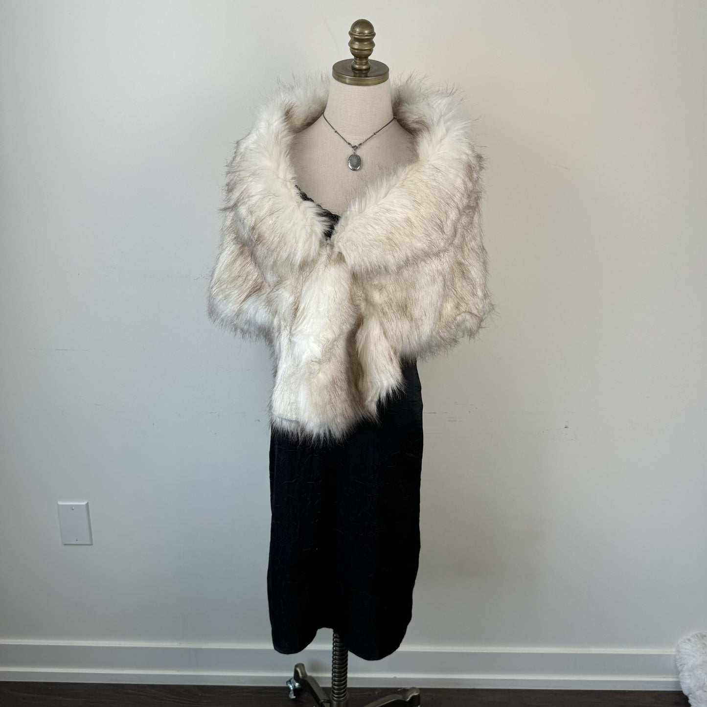 White Faux Fur Shawl with Clasp – view 4