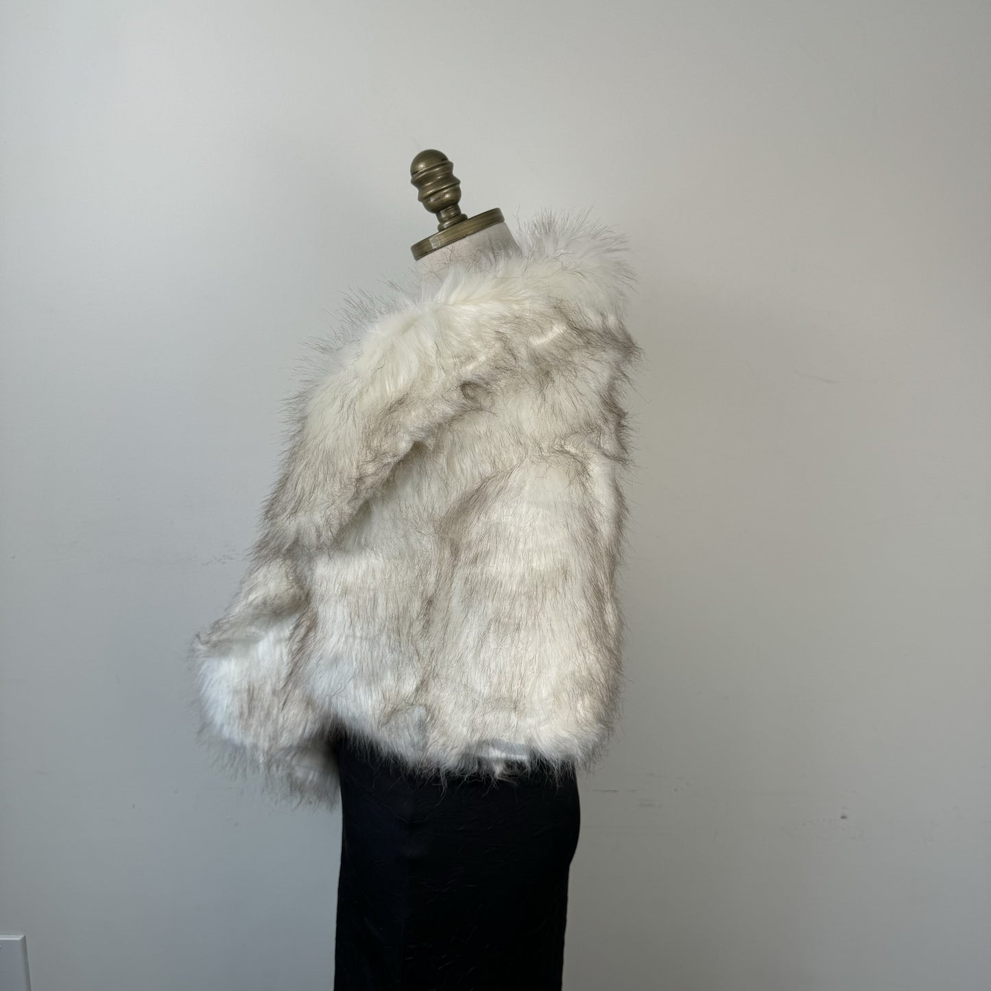 White Faux Fur Shawl with Clasp – view 6