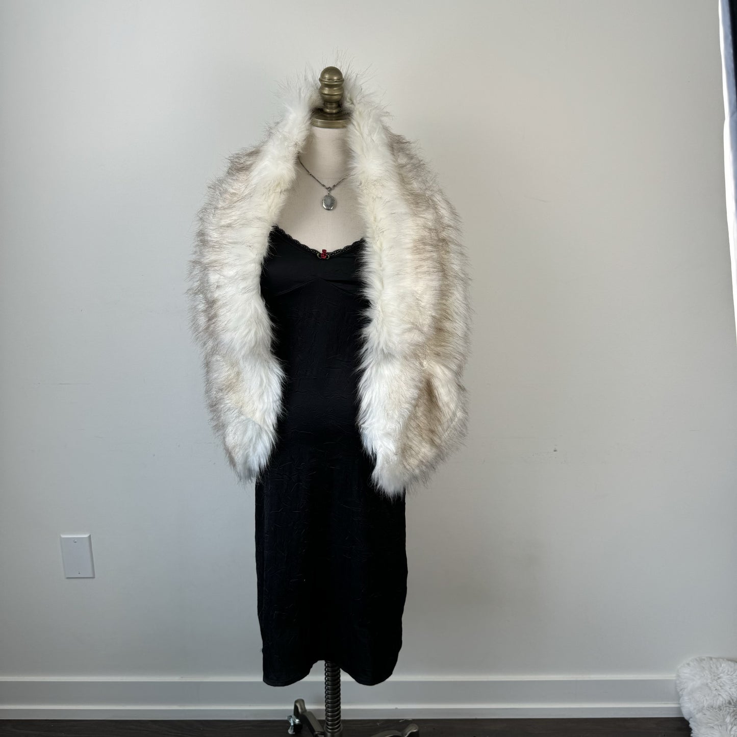 White Faux Fur Shawl with Clasp – view 10