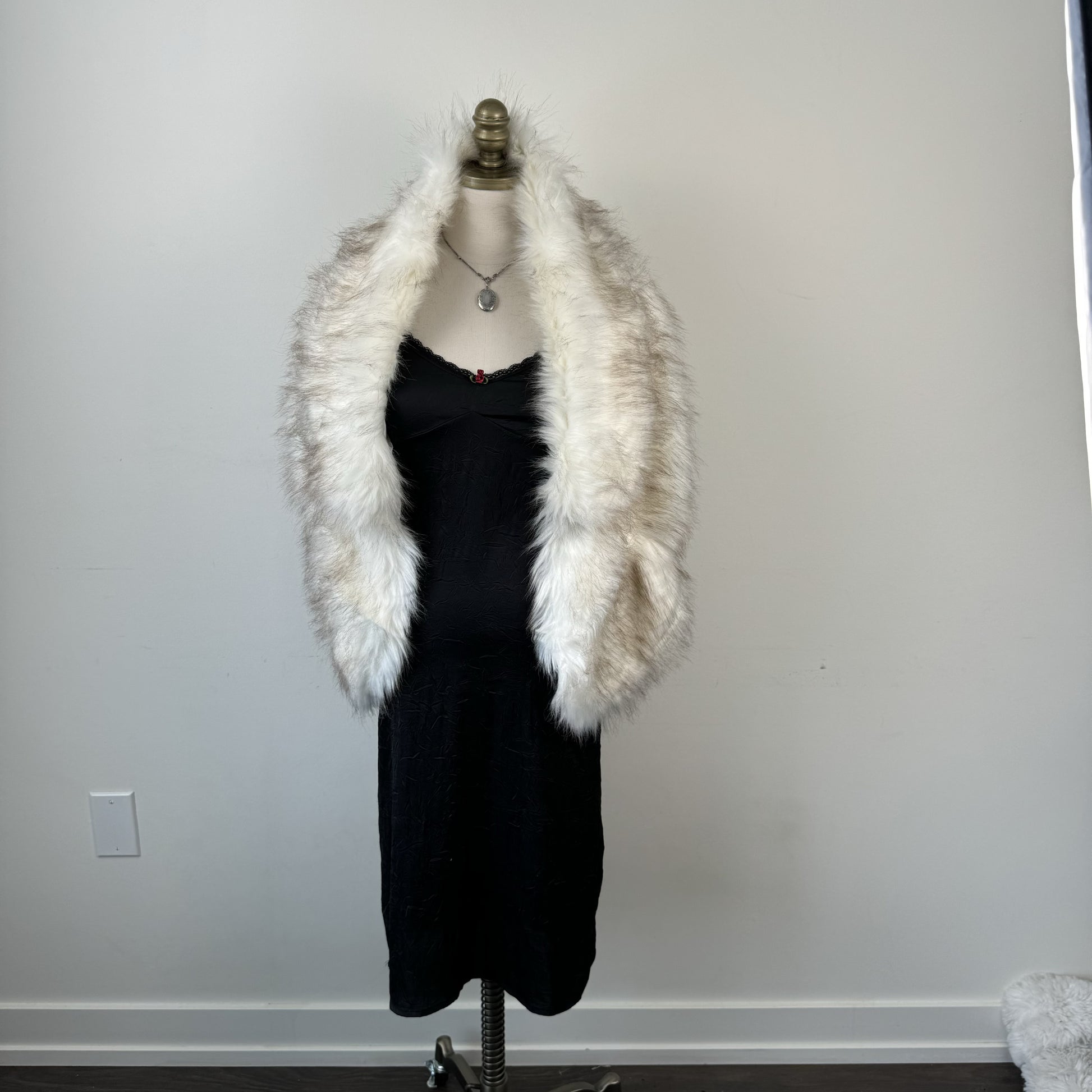 White Faux Fur Shawl with Clasp – view 10