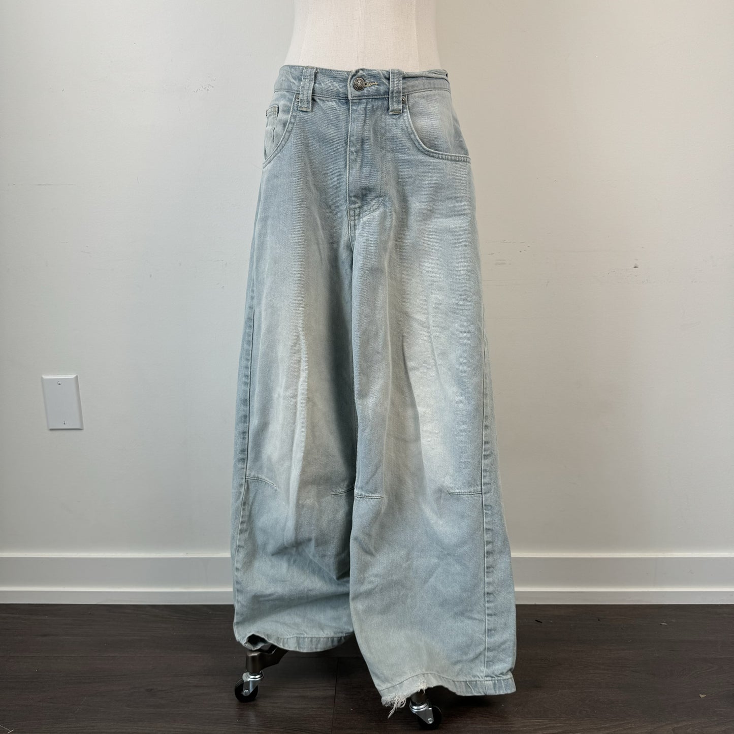 Faded Low Rise Baggy Jeans – view 2