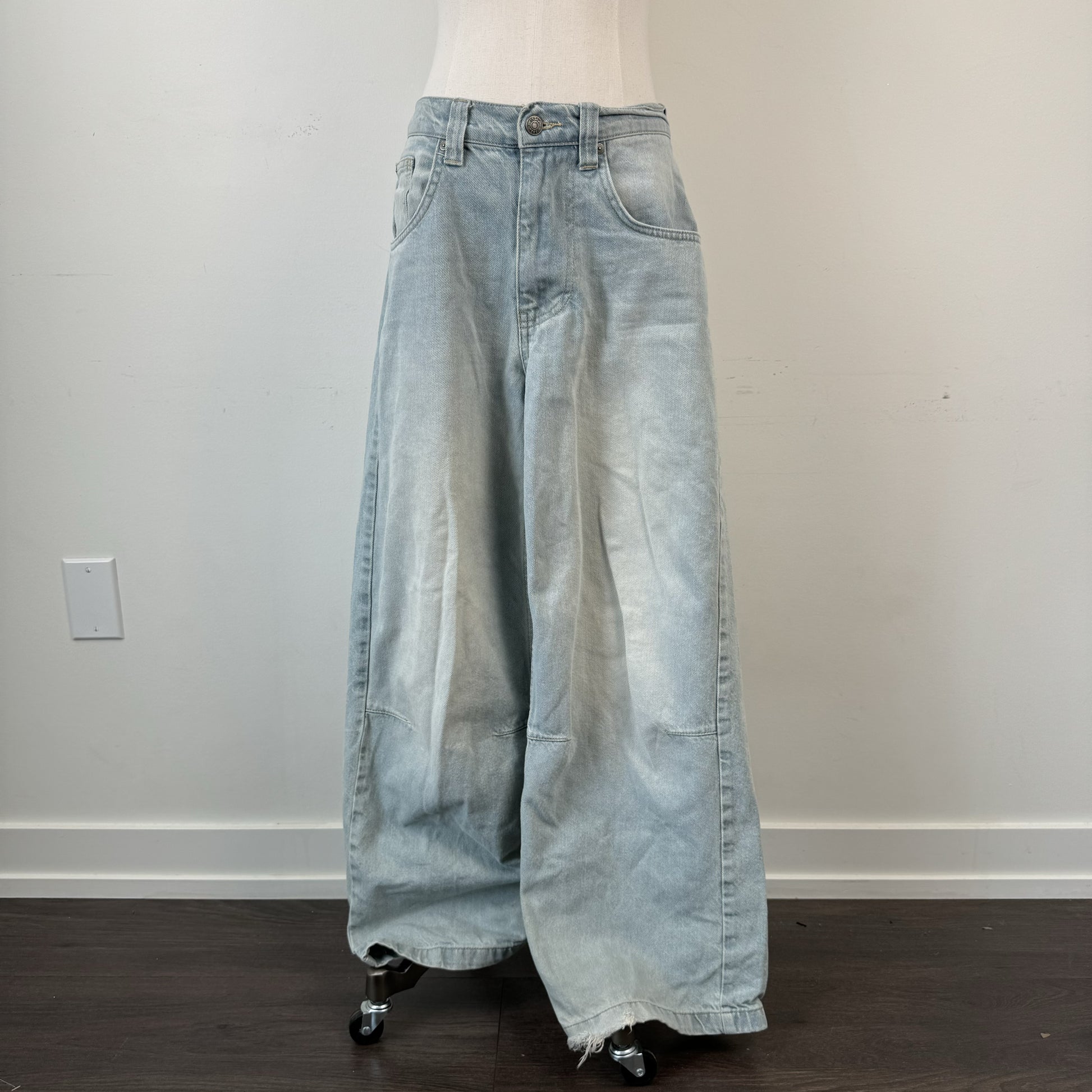 Faded Low Rise Baggy Jeans – view 2