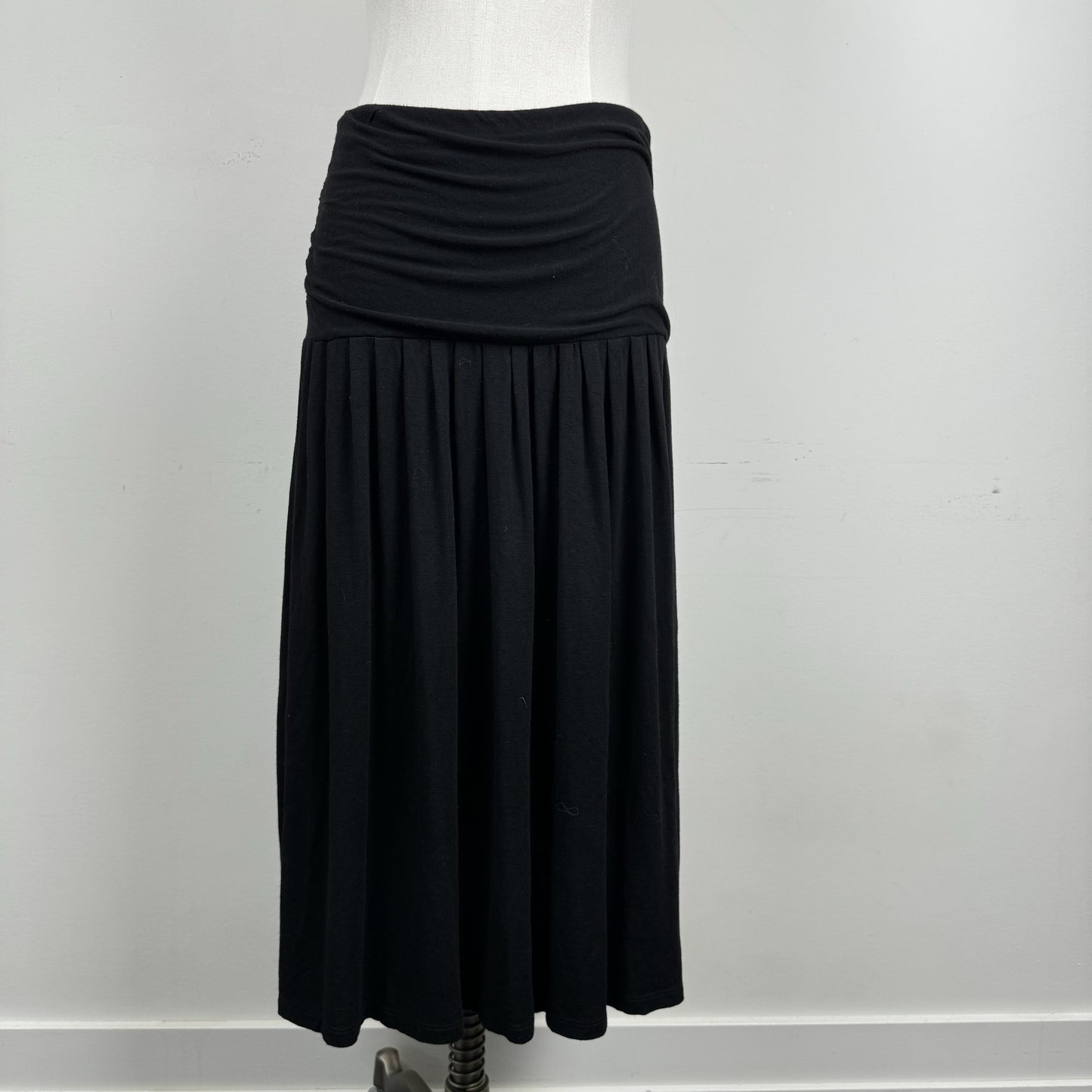Black Drop Waist Pleated Midi Skirt – view 1