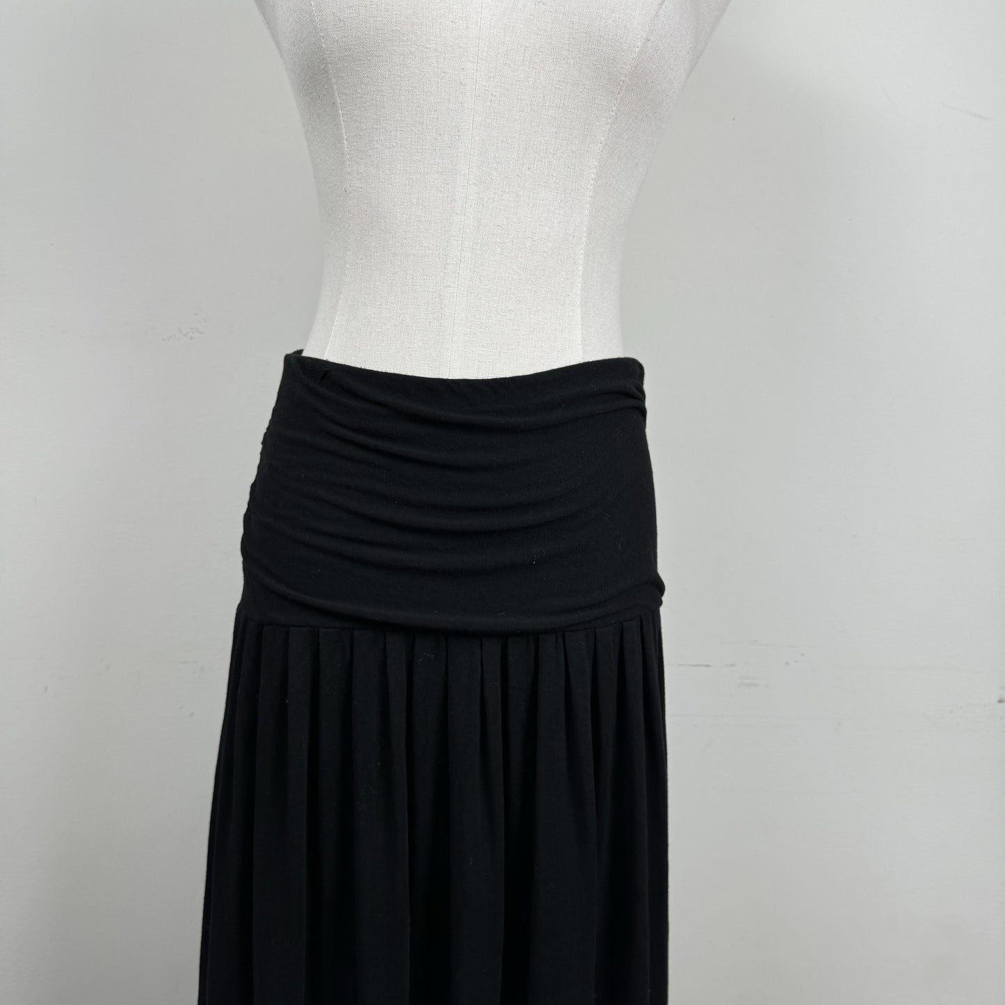 Black Drop Waist Pleated Midi Skirt – view 2