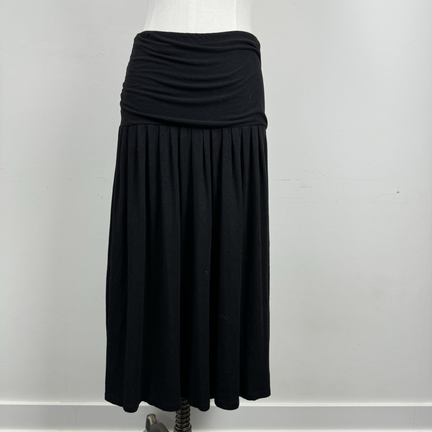 Black Drop Waist Pleated Midi Skirt – view 3