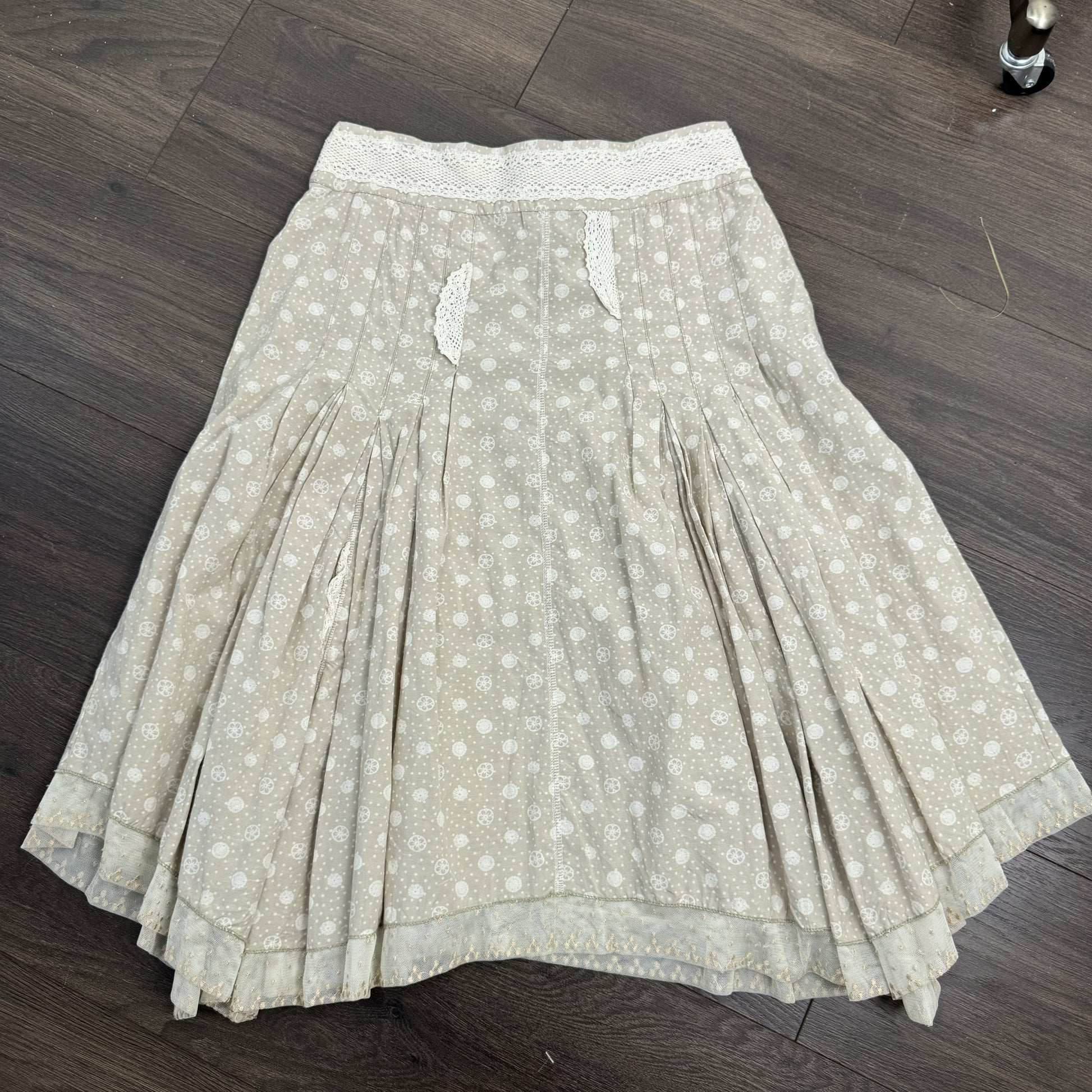 Vintage Beige Floral Mesh and Crochet Pleated Midi Skirt – view 7