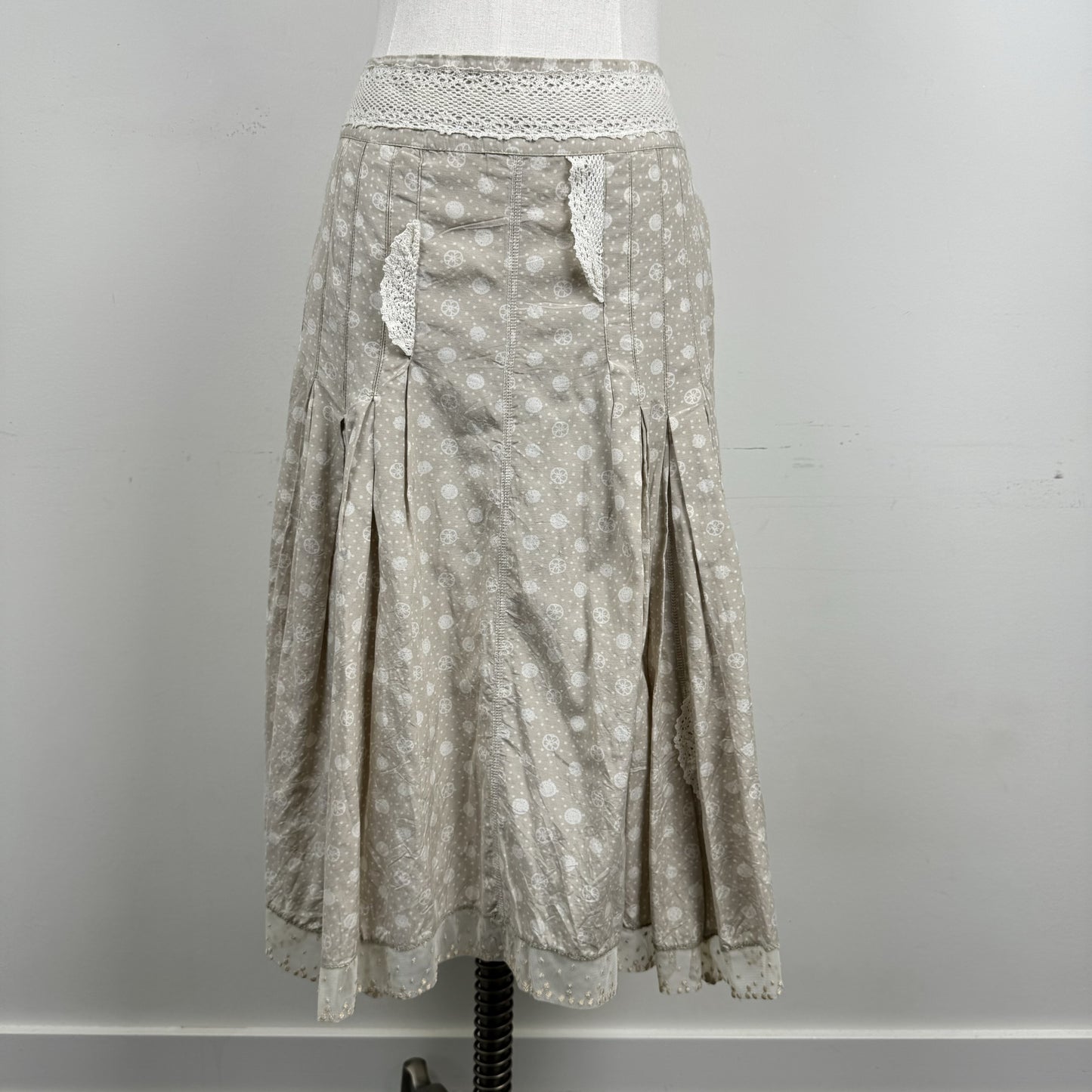 Vintage Beige Floral Mesh and Crochet Pleated Midi Skirt – view 2