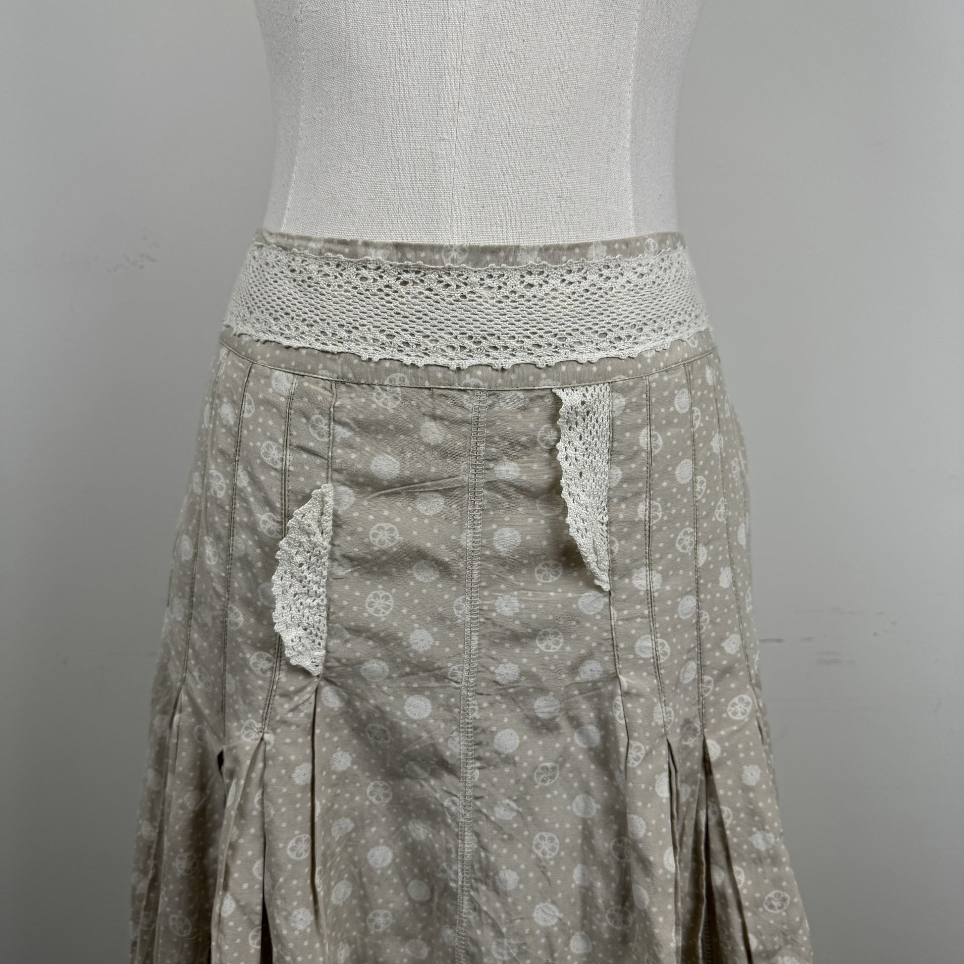 Vintage Beige Floral Mesh and Crochet Pleated Midi Skirt – view 3