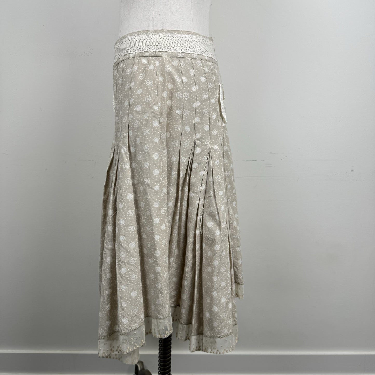 Vintage Beige Floral Mesh and Crochet Pleated Midi Skirt – view 5