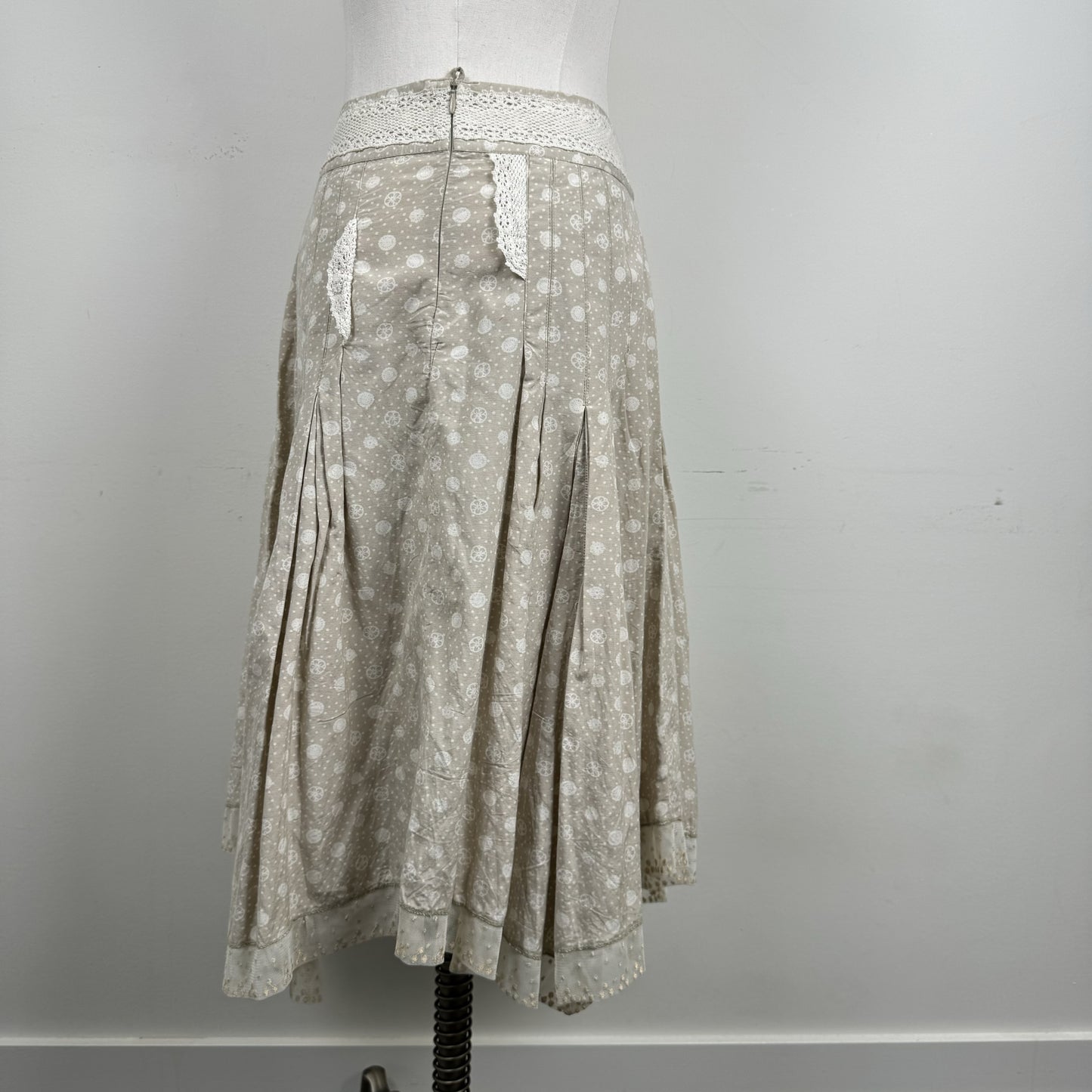 Vintage Beige Floral Mesh and Crochet Pleated Midi Skirt – view 6