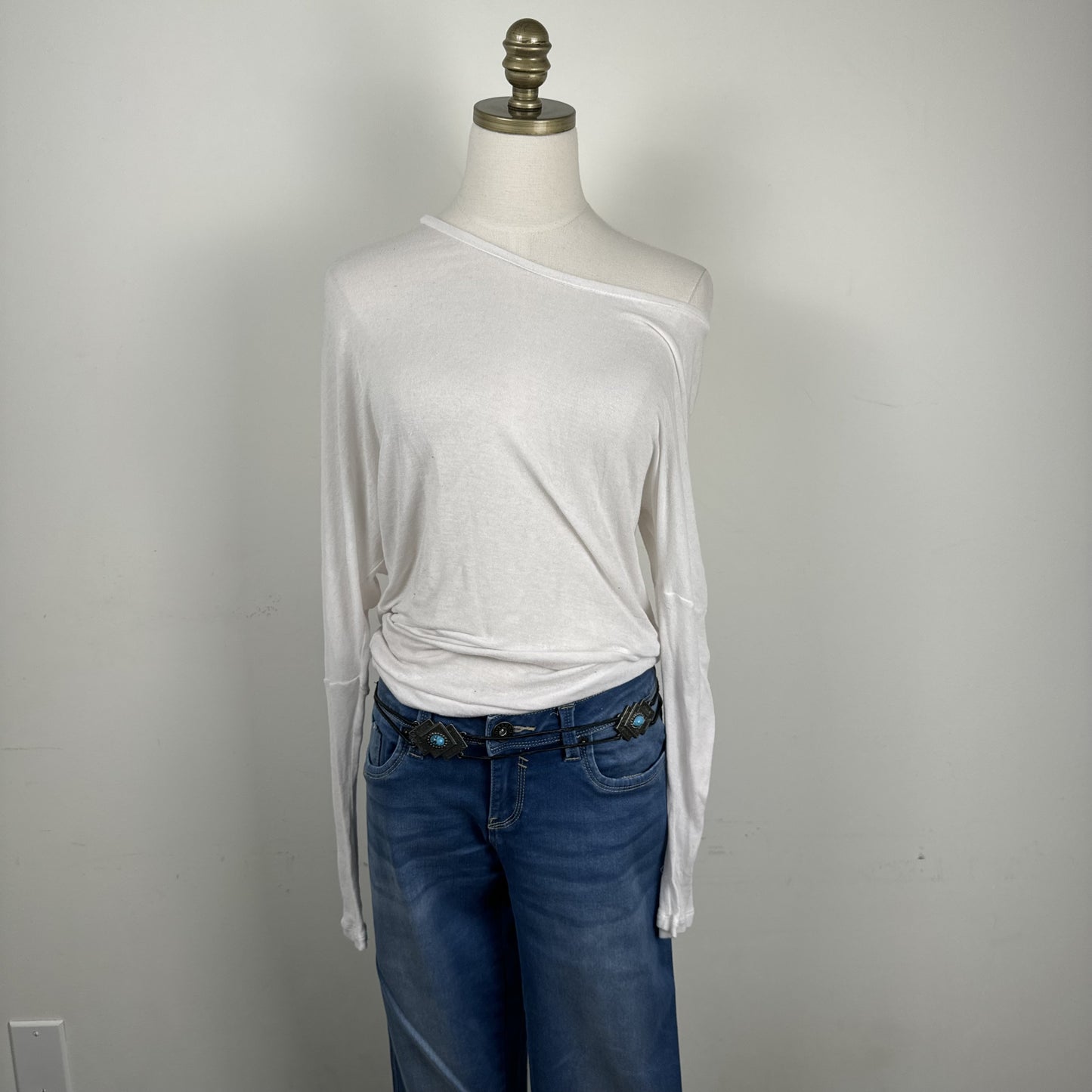 Guess Cream Off Shoulder Soft Knit Top – view 2