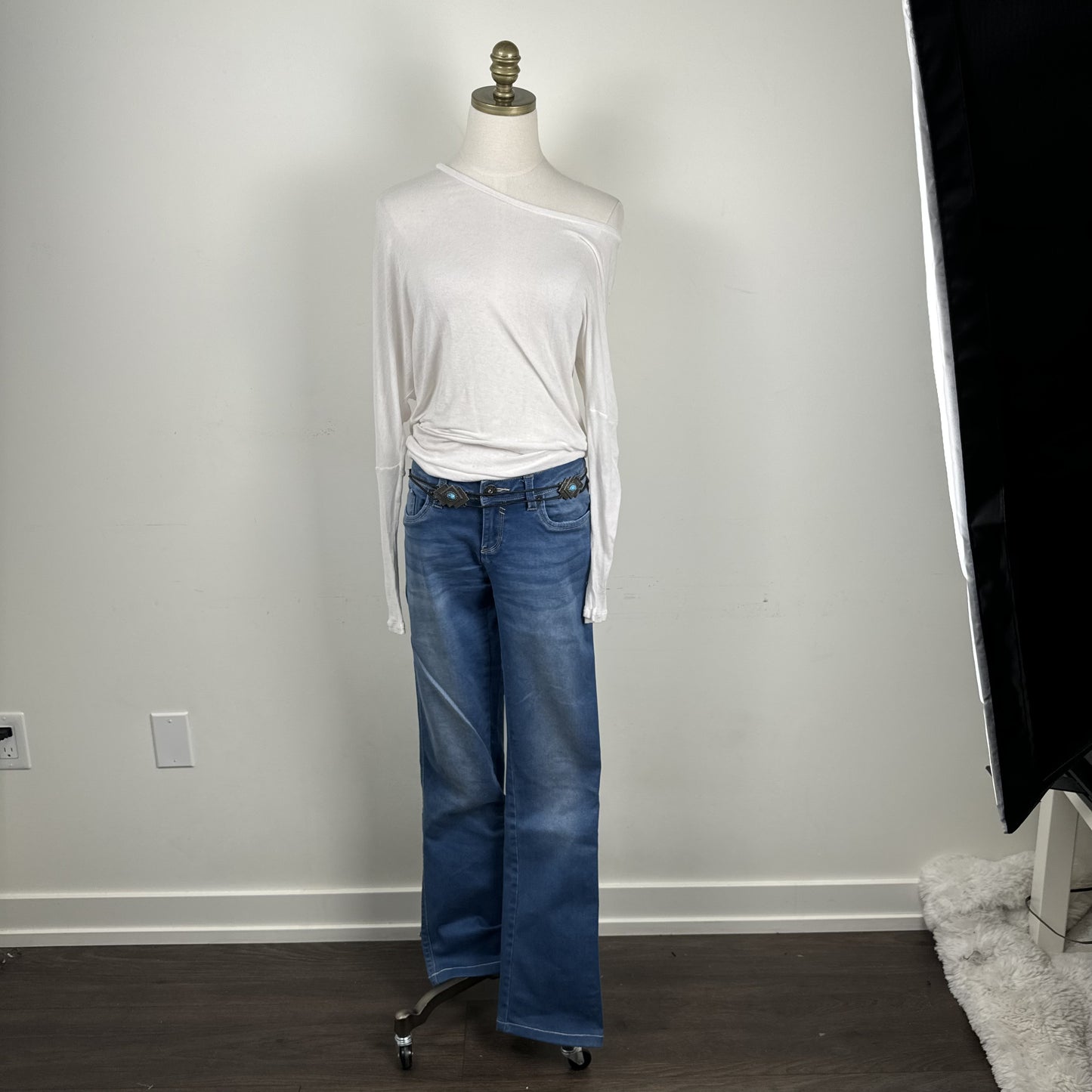Guess Cream Off Shoulder Soft Knit Top – view 3