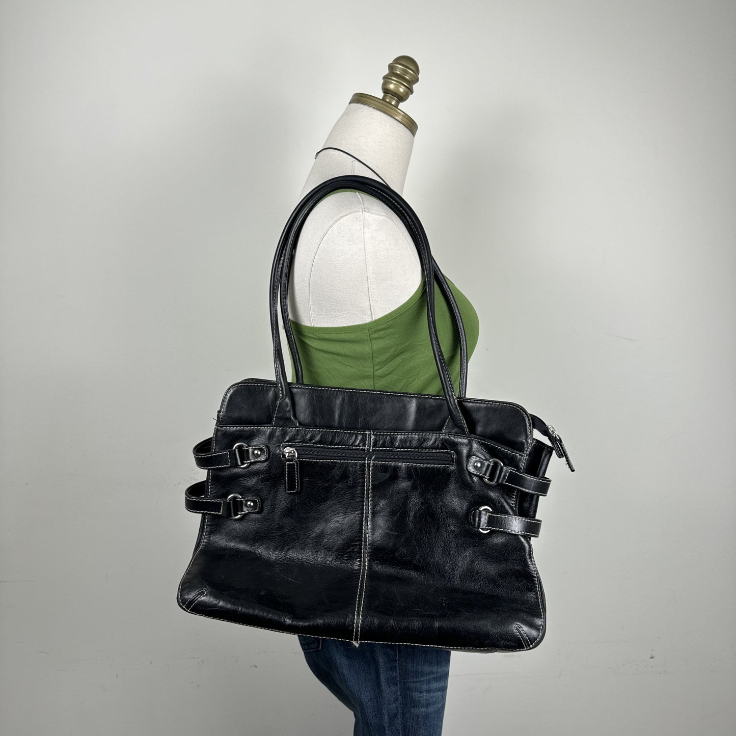 Danier Black Genuine Leather Shoulder Bag – view 2