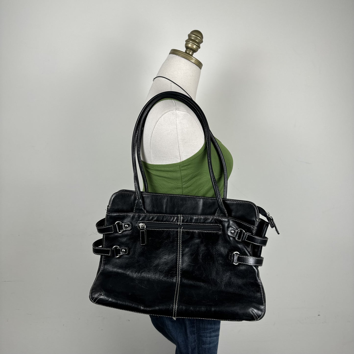 Danier Black Genuine Leather Shoulder Bag – view 4