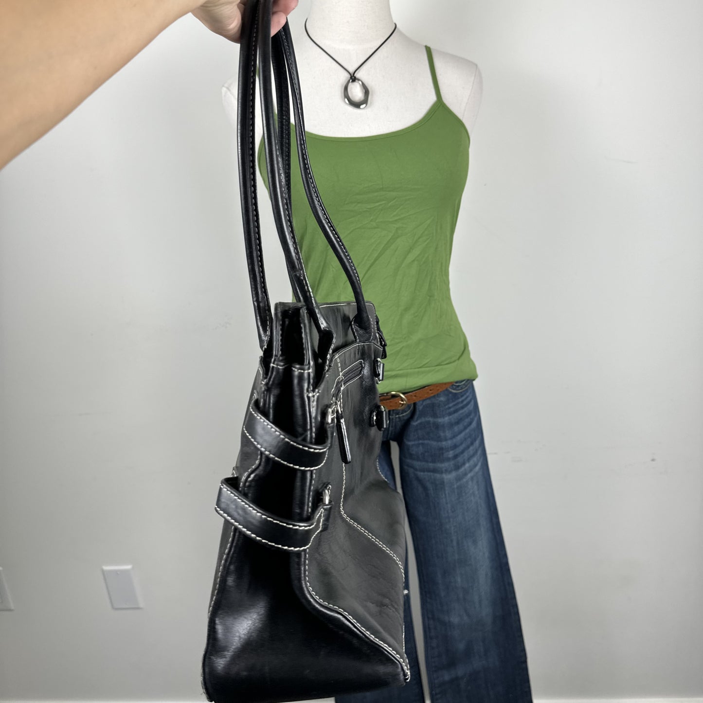Danier Black Genuine Leather Shoulder Bag – view 7