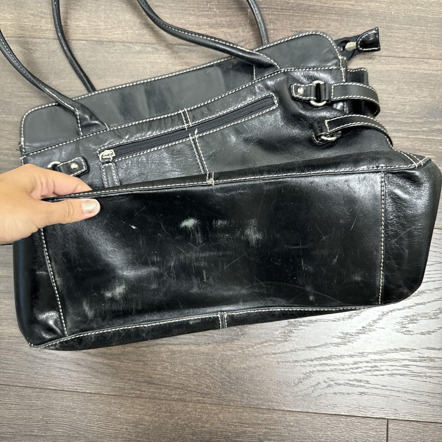 Danier Black Genuine Leather Shoulder Bag – view 10