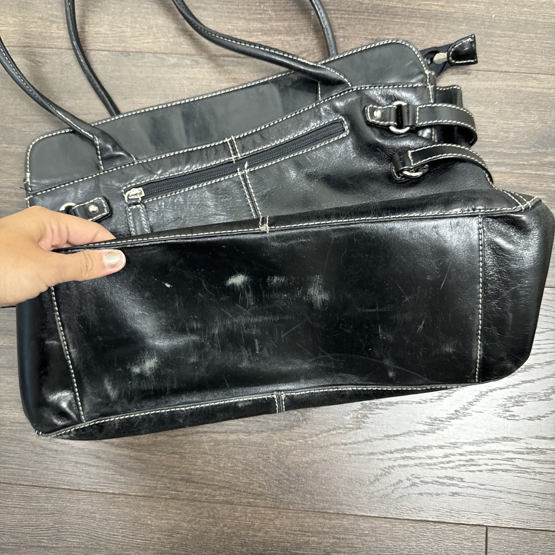 Danier Black Genuine Leather Shoulder Bag – view 10
