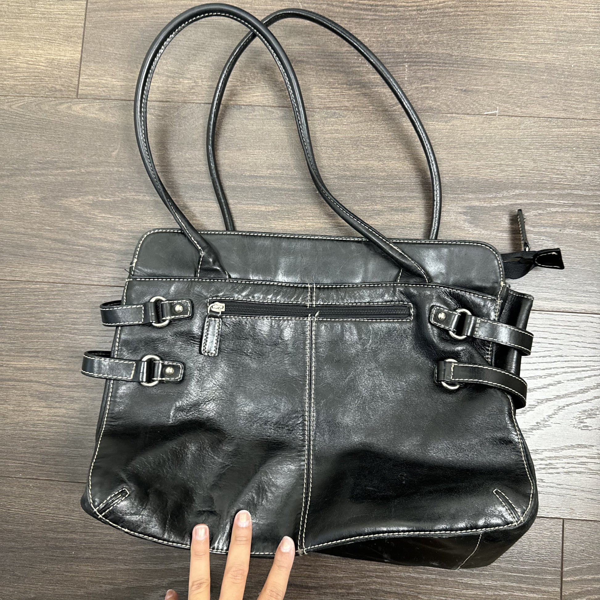 Danier Black Genuine Leather Shoulder Bag – view 11