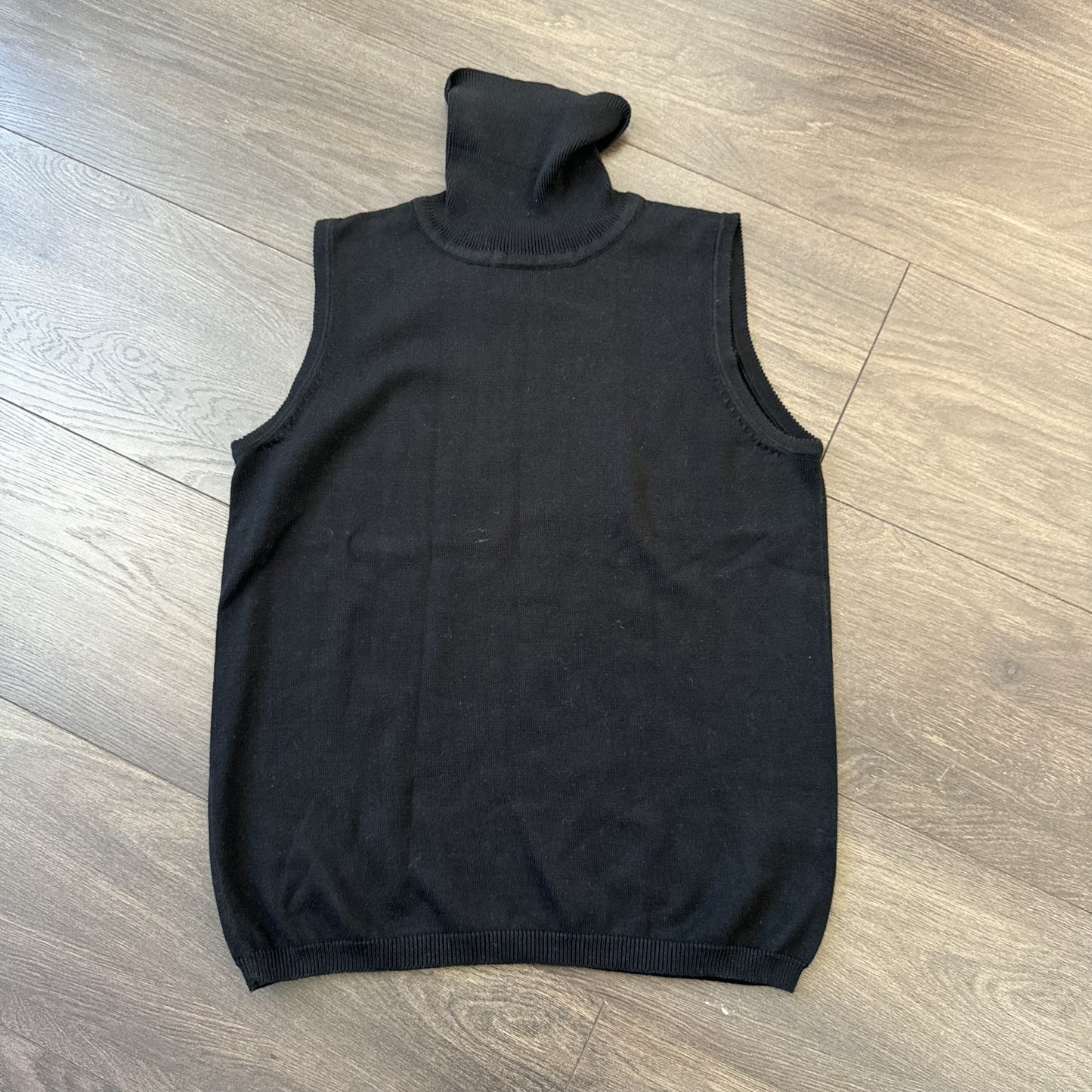 Black Sleeveless Knit Turtleneck Top – view 10