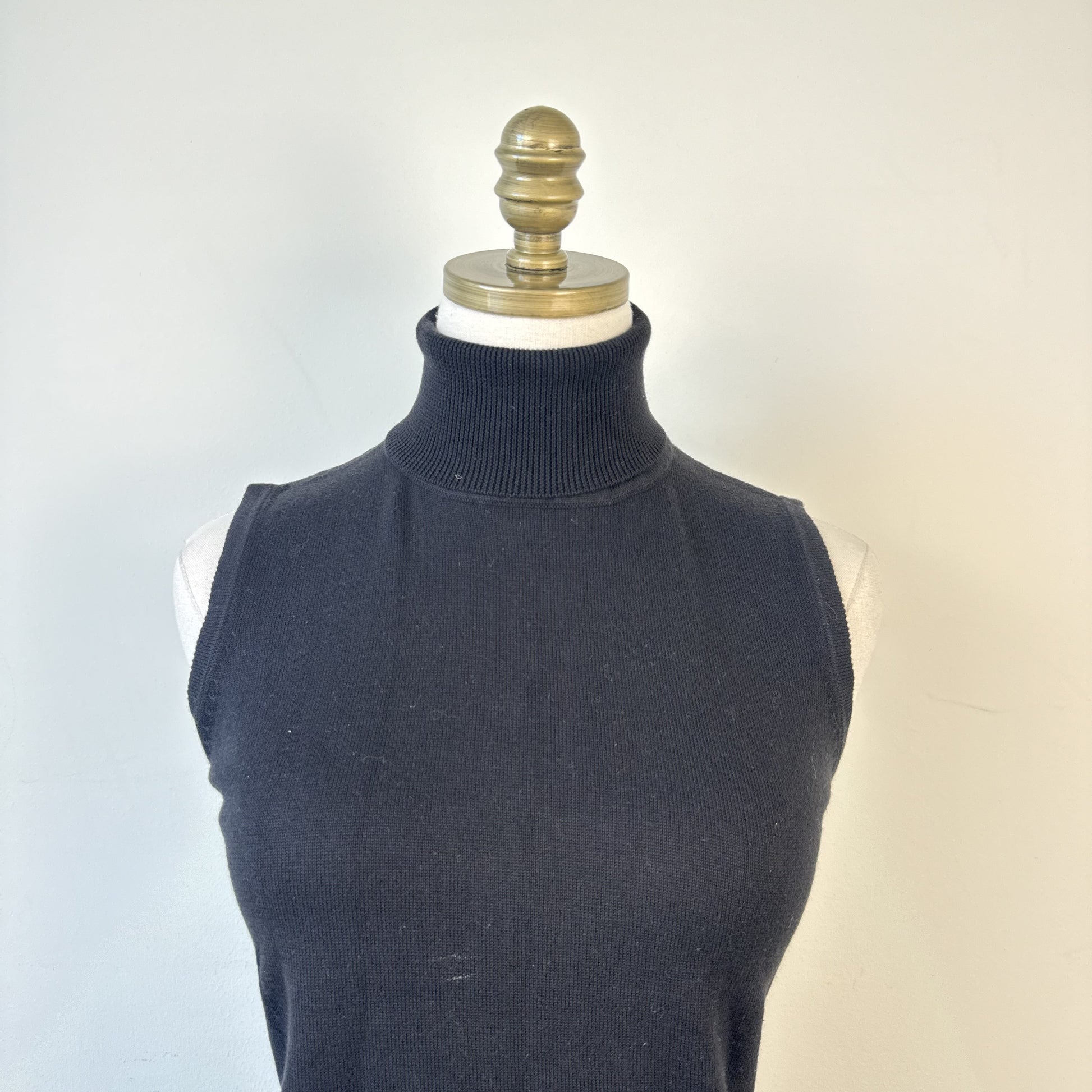 Black Sleeveless Knit Turtleneck Top – view 6