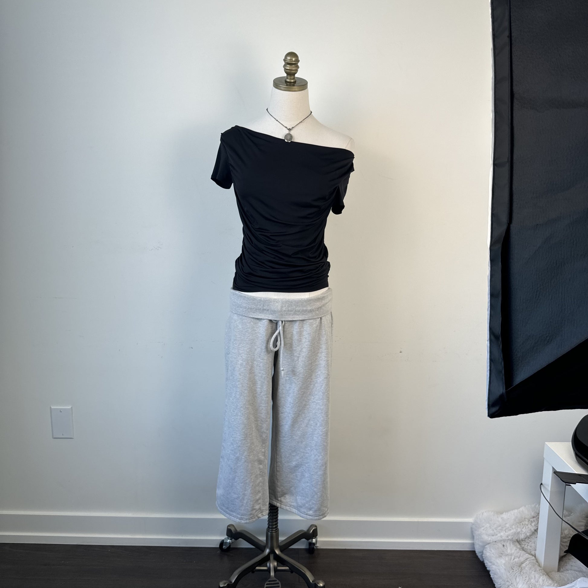 90s Black Ruched Off Shoulder Fitted Top – view 9