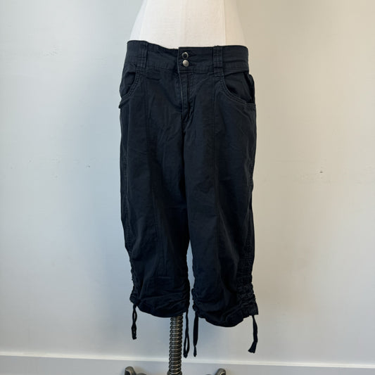 Y2K Cleo Black Low Rise Cargo Capris