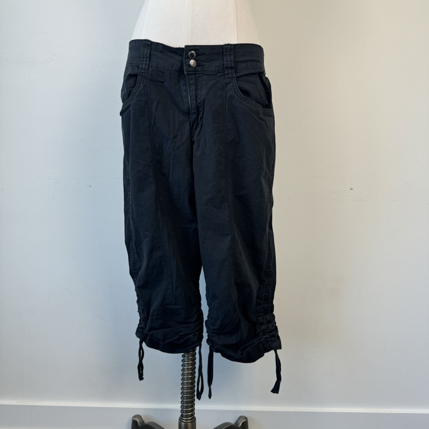 Y2K Cleo Black Low Rise Cargo Capris – view 3