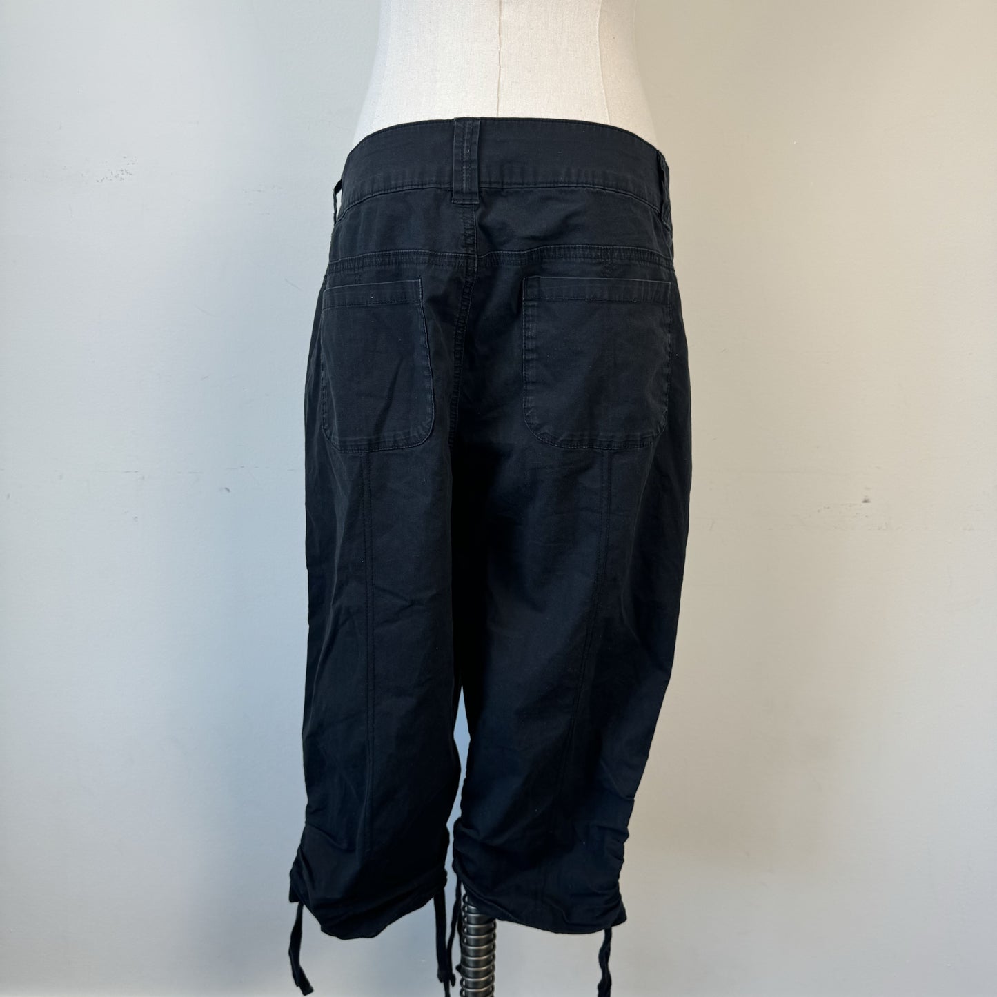 Y2K Cleo Black Low Rise Cargo Capris – view 5