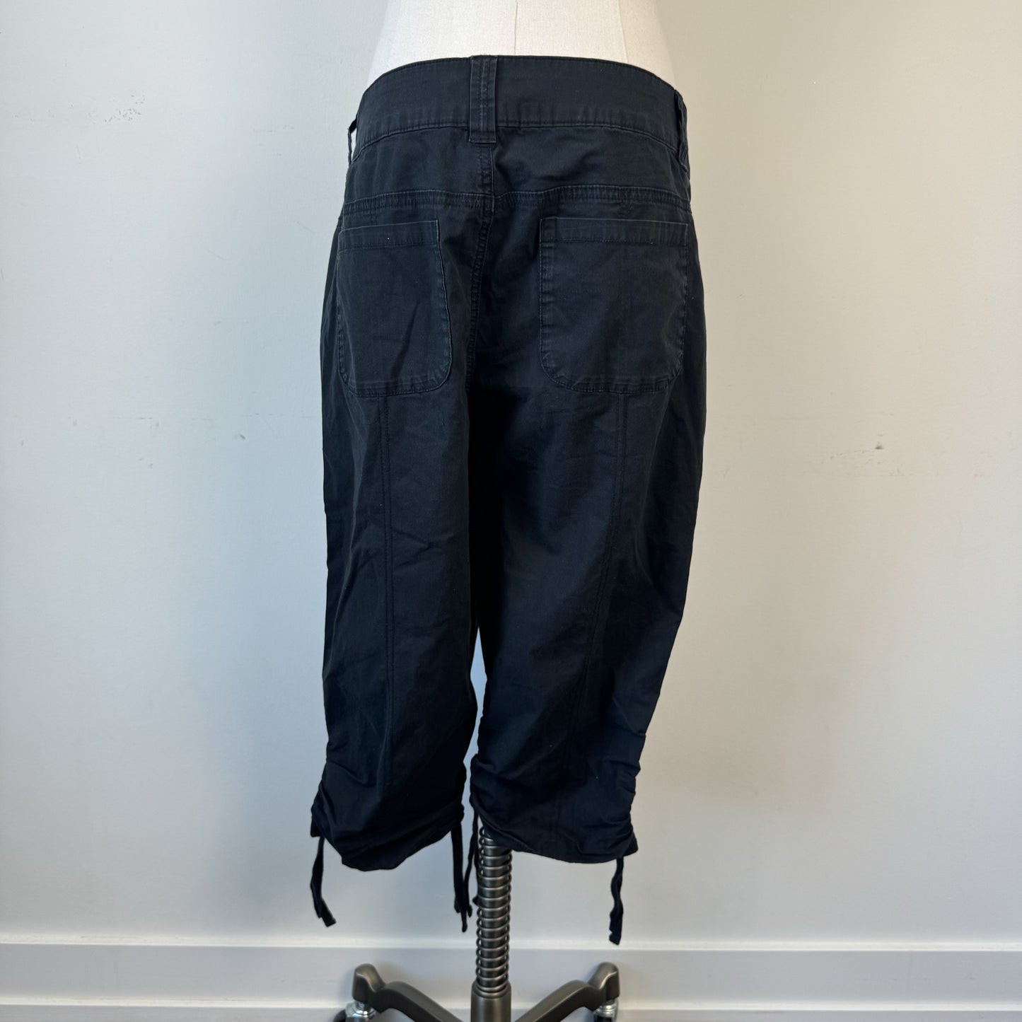 Y2K Cleo Black Low Rise Cargo Capris – view 6