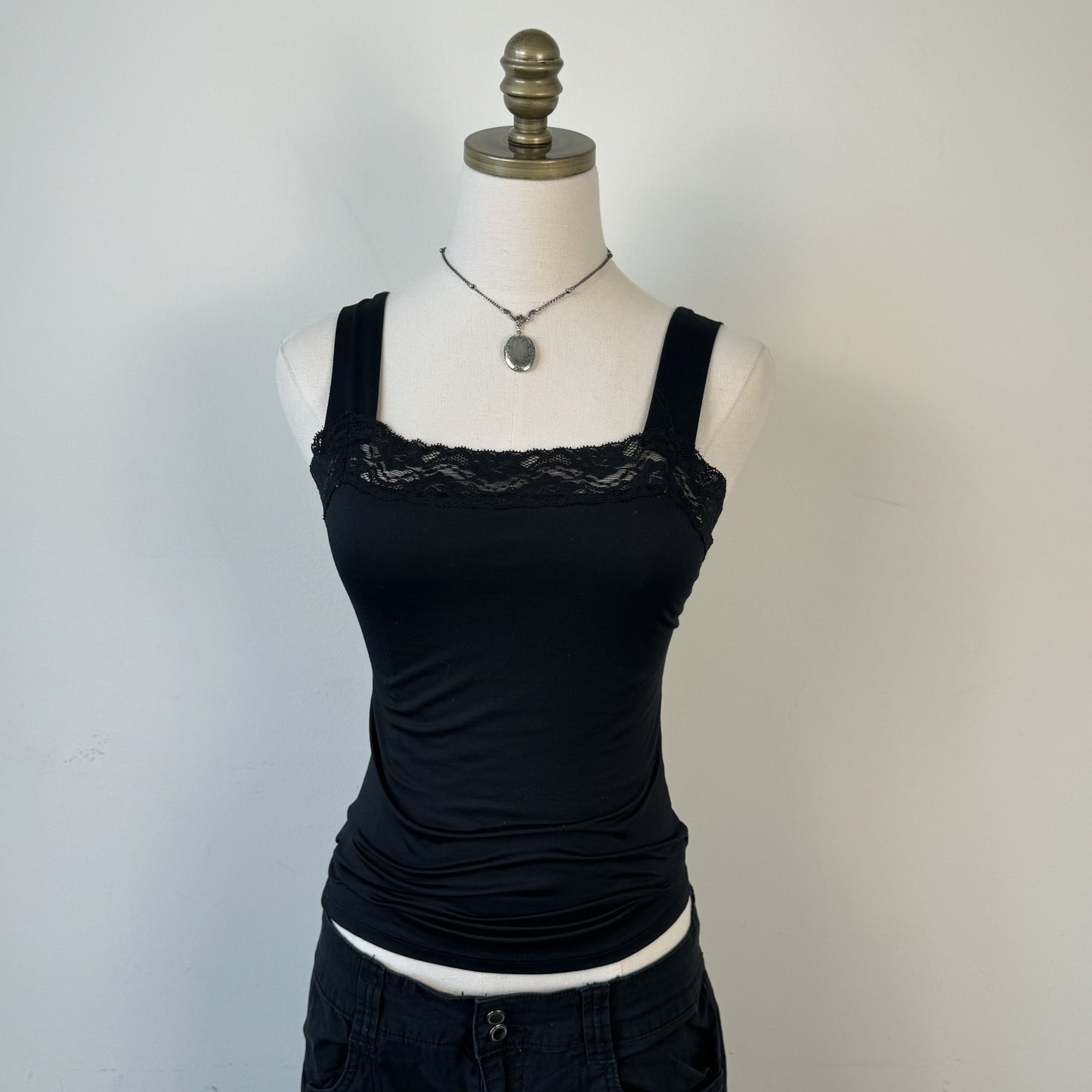 Jones New York Black Lace Trim Fitted Tank Top – view 2
