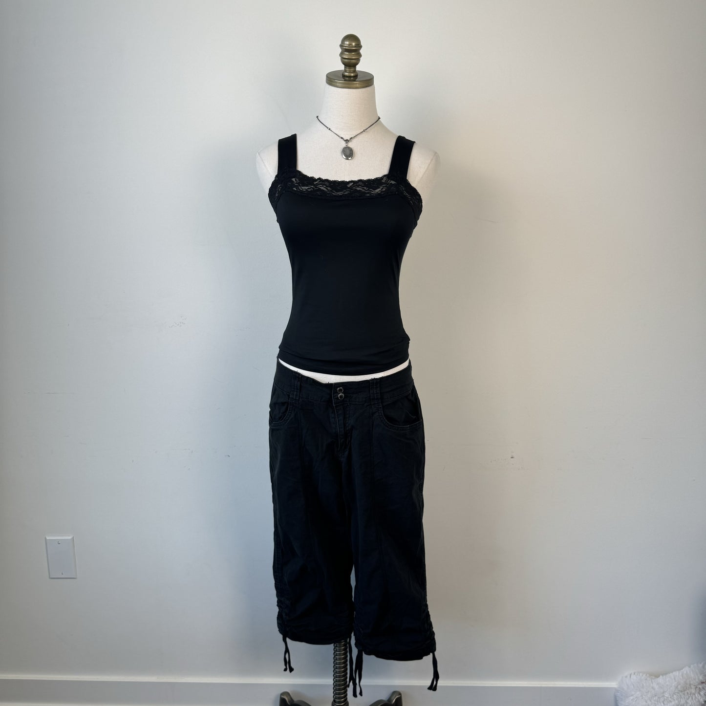 Jones New York Black Lace Trim Fitted Tank Top – view 6