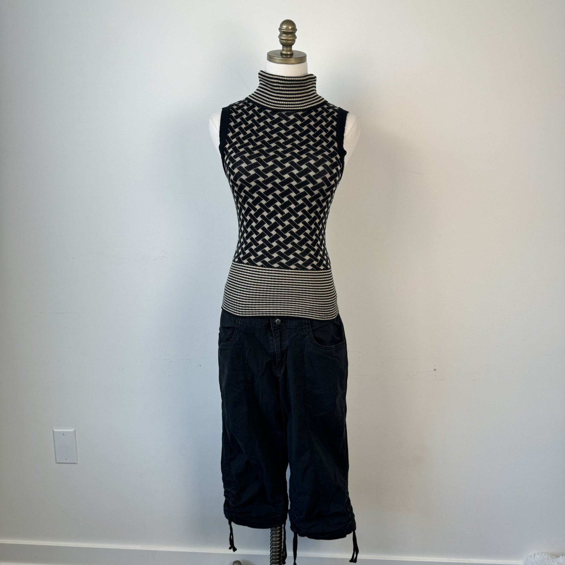 Le Chateau Vintage Patterned Striped Sleeveless Turtleneck Sweater