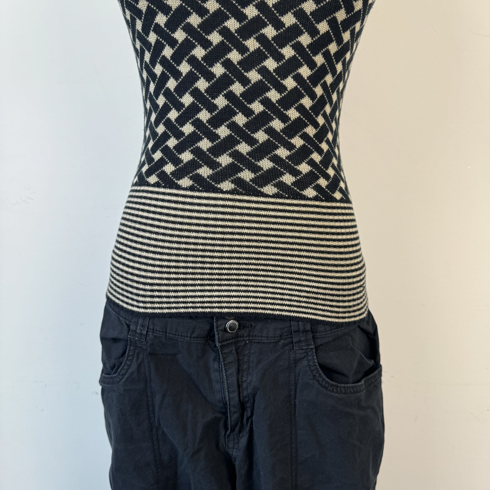 Le Chateau Vintage Patterned Striped Sleeveless Turtleneck Sweater – view 7