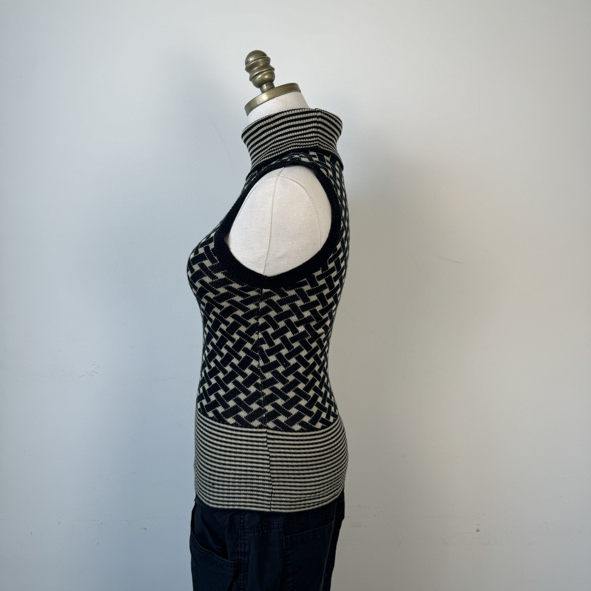 Le Chateau Vintage Patterned Striped Sleeveless Turtleneck Sweater – view 3