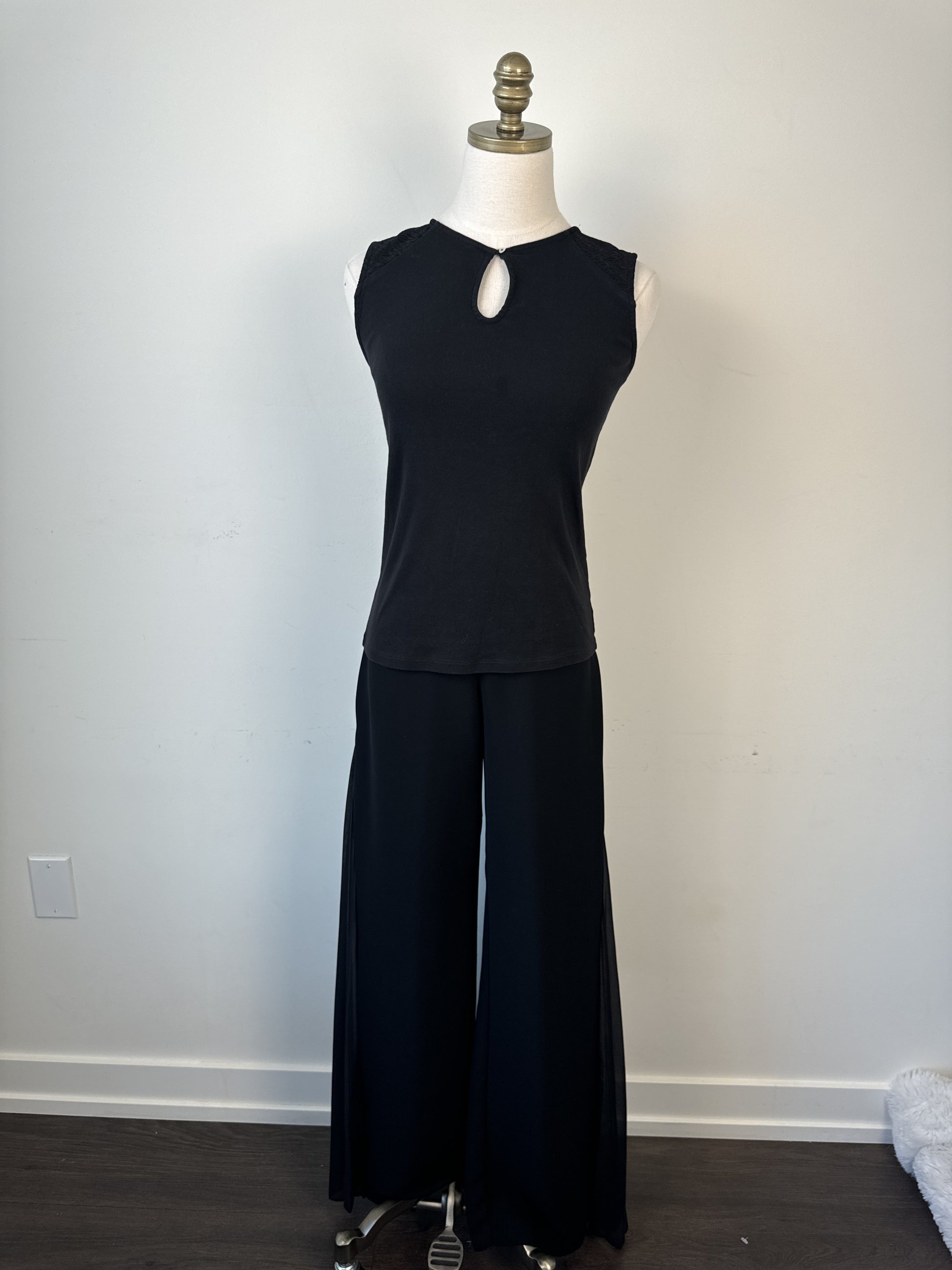 RW&Co Black Boat Neck Fitted Top with Keyhole Detail – view 2