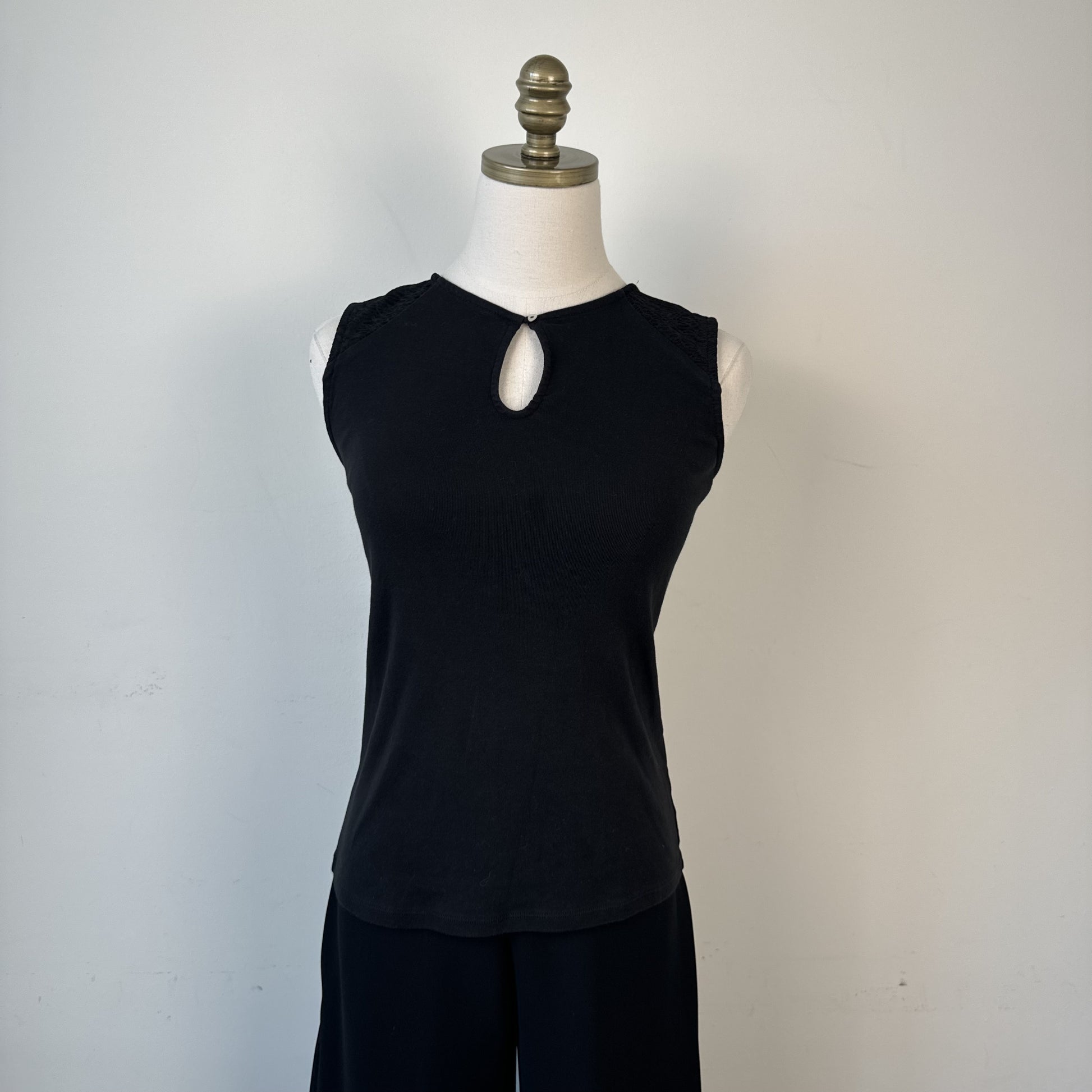 RW&Co Black Boat Neck Fitted Top with Keyhole Detail – view 4