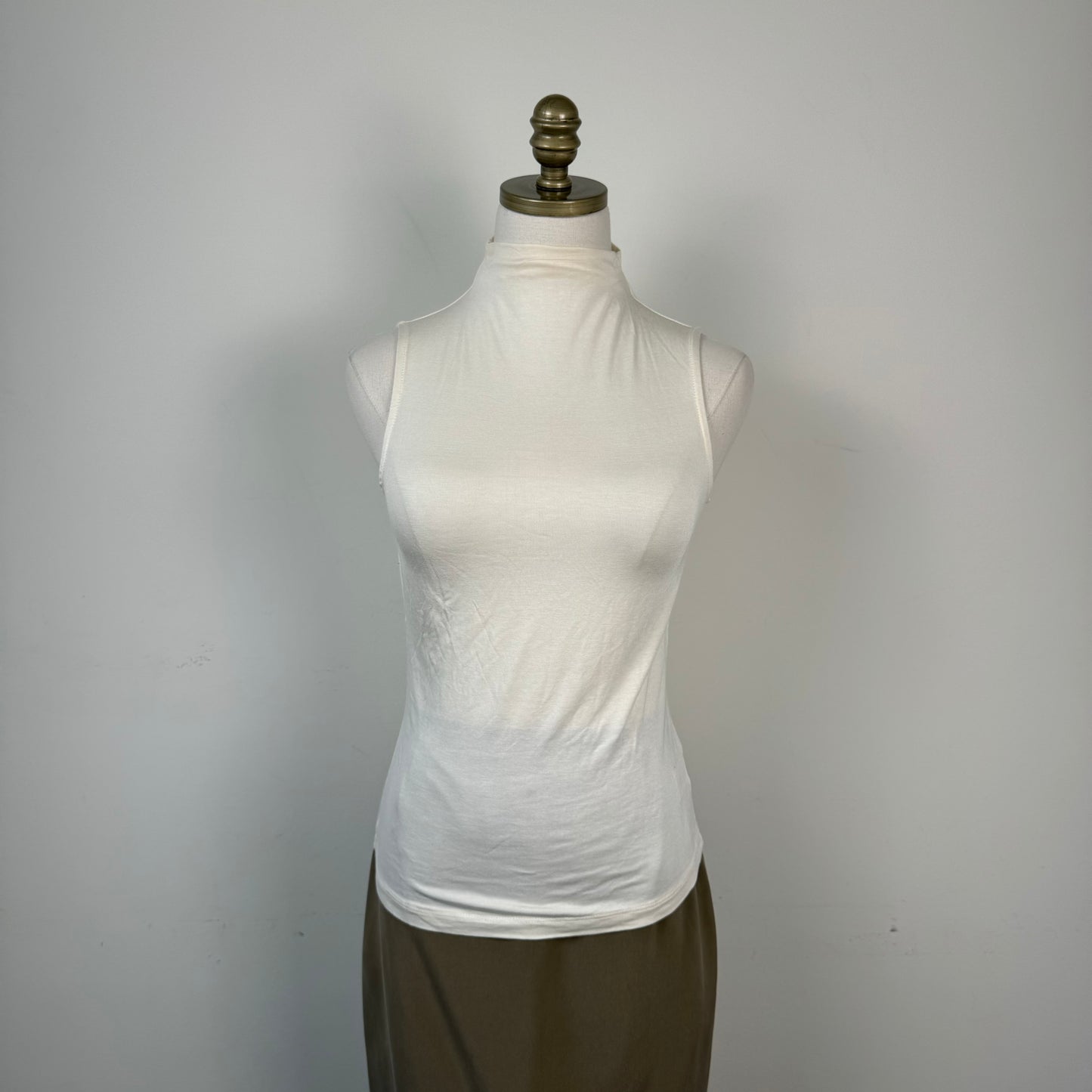 Christian Siriano Cream Mock Neck Fitted Sleeveless Blouse