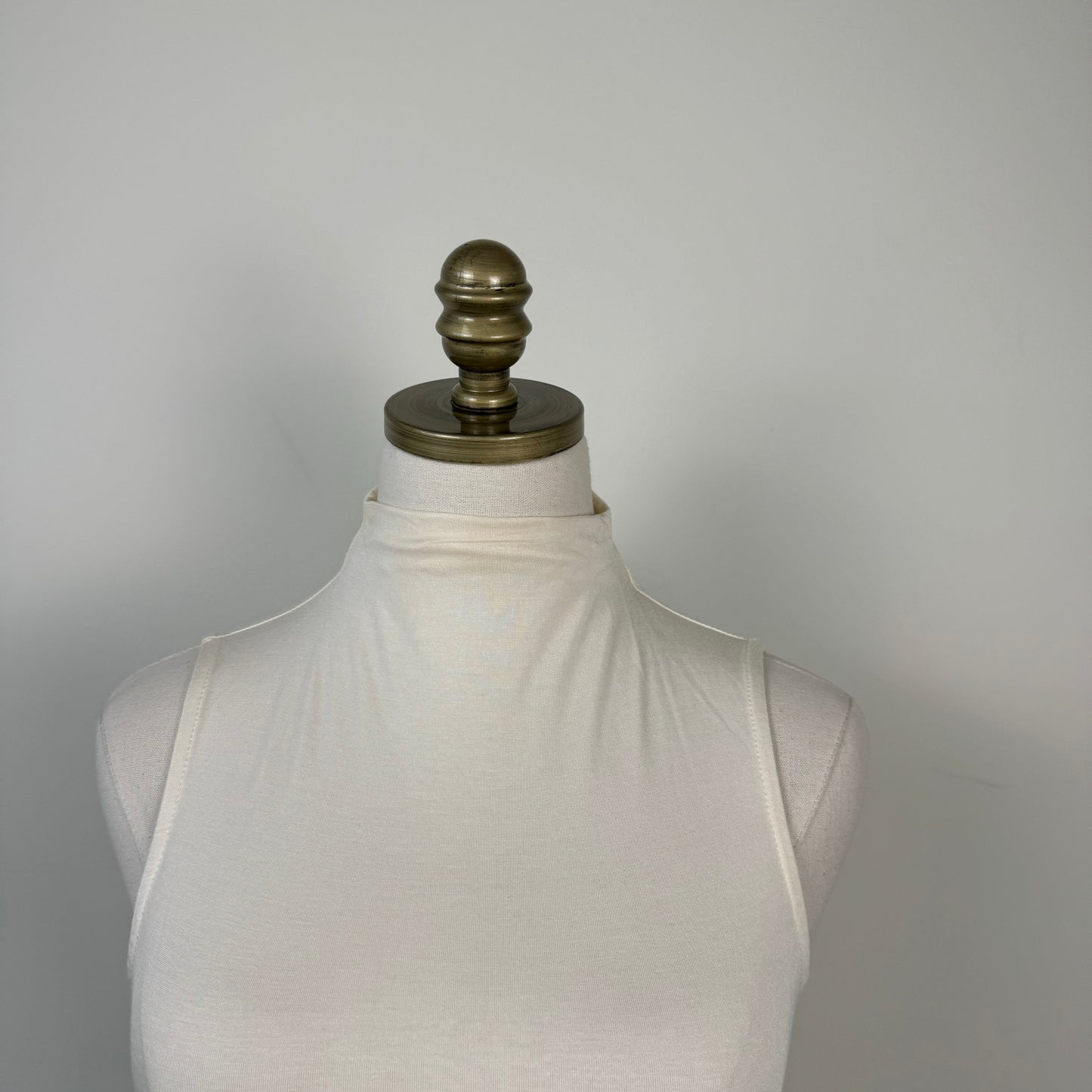 Christian Siriano Cream Mock Neck Fitted Sleeveless Blouse