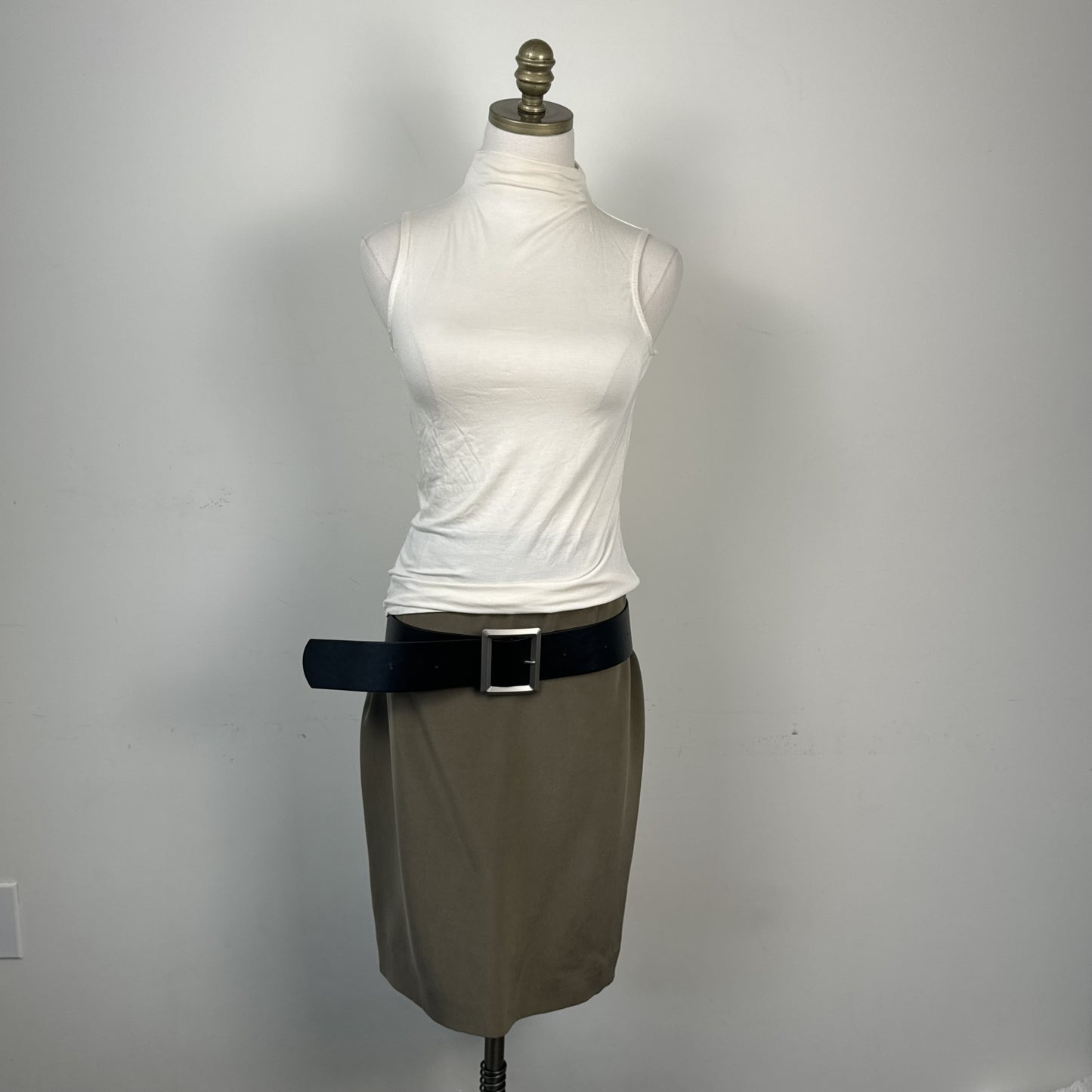 Christian Siriano Cream Mock Neck Fitted Sleeveless Blouse