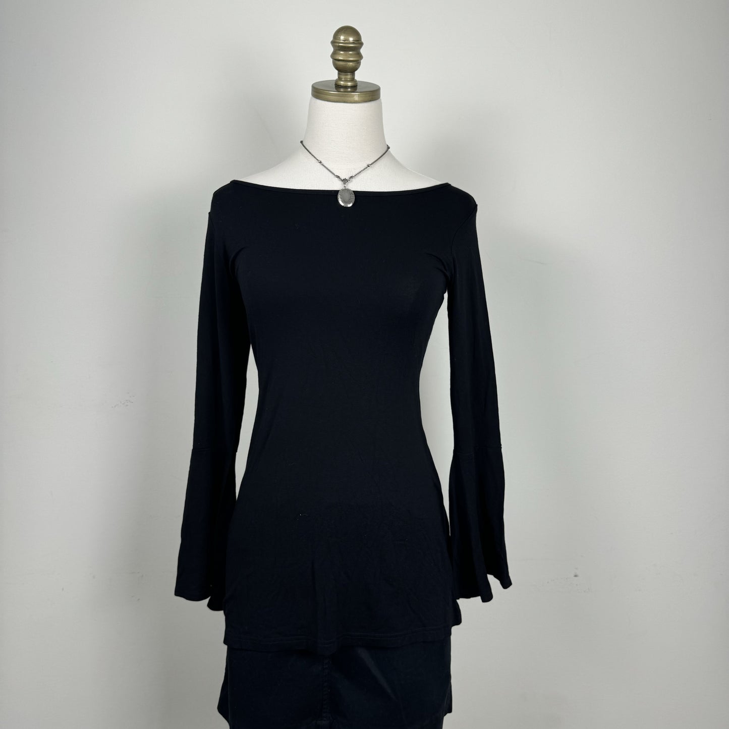 Vintage Black Bell Sleeve Fitted Long Torso Top – view 2