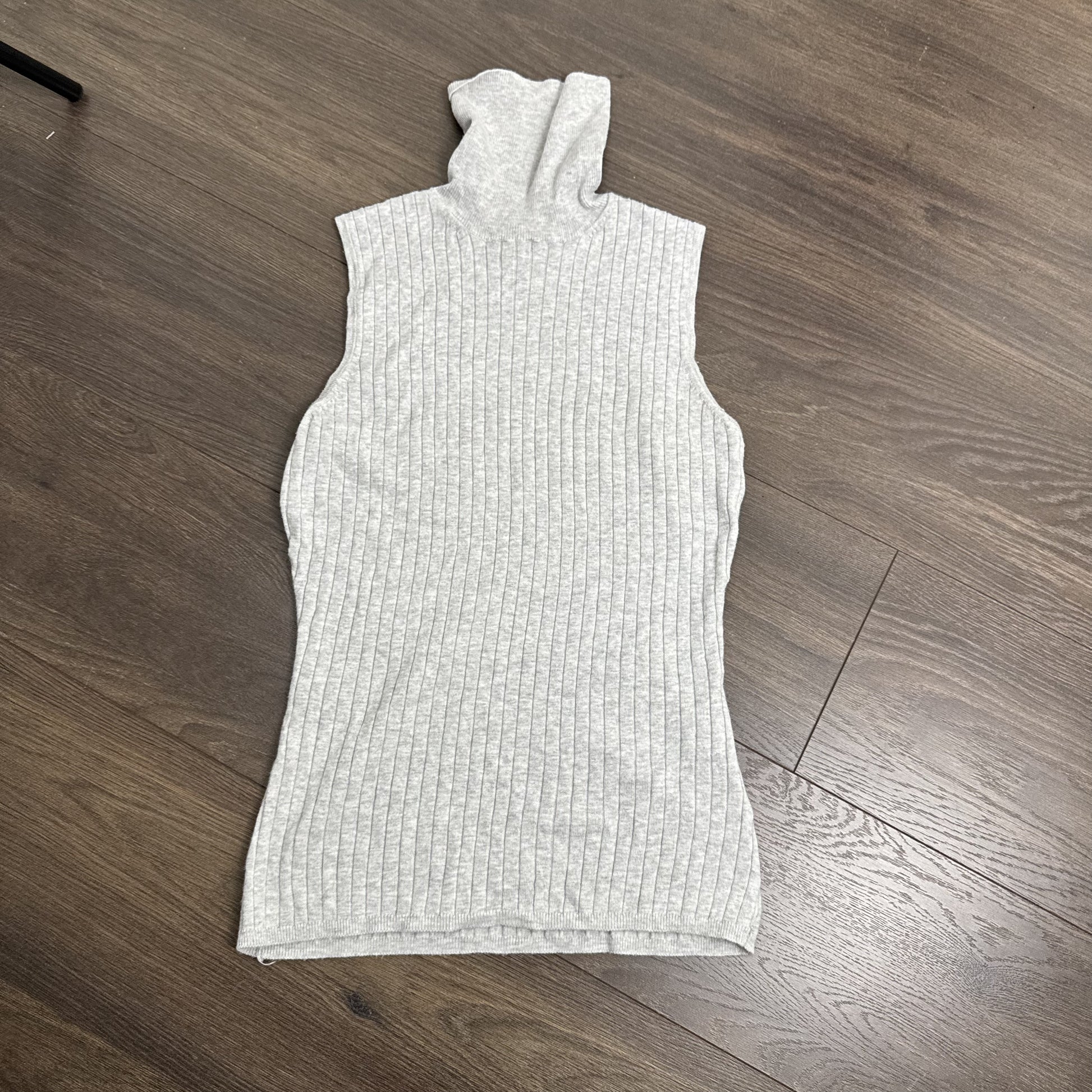 RW&Co Light Grey Sleeveless Ribbed Turtleneck Top – view 7