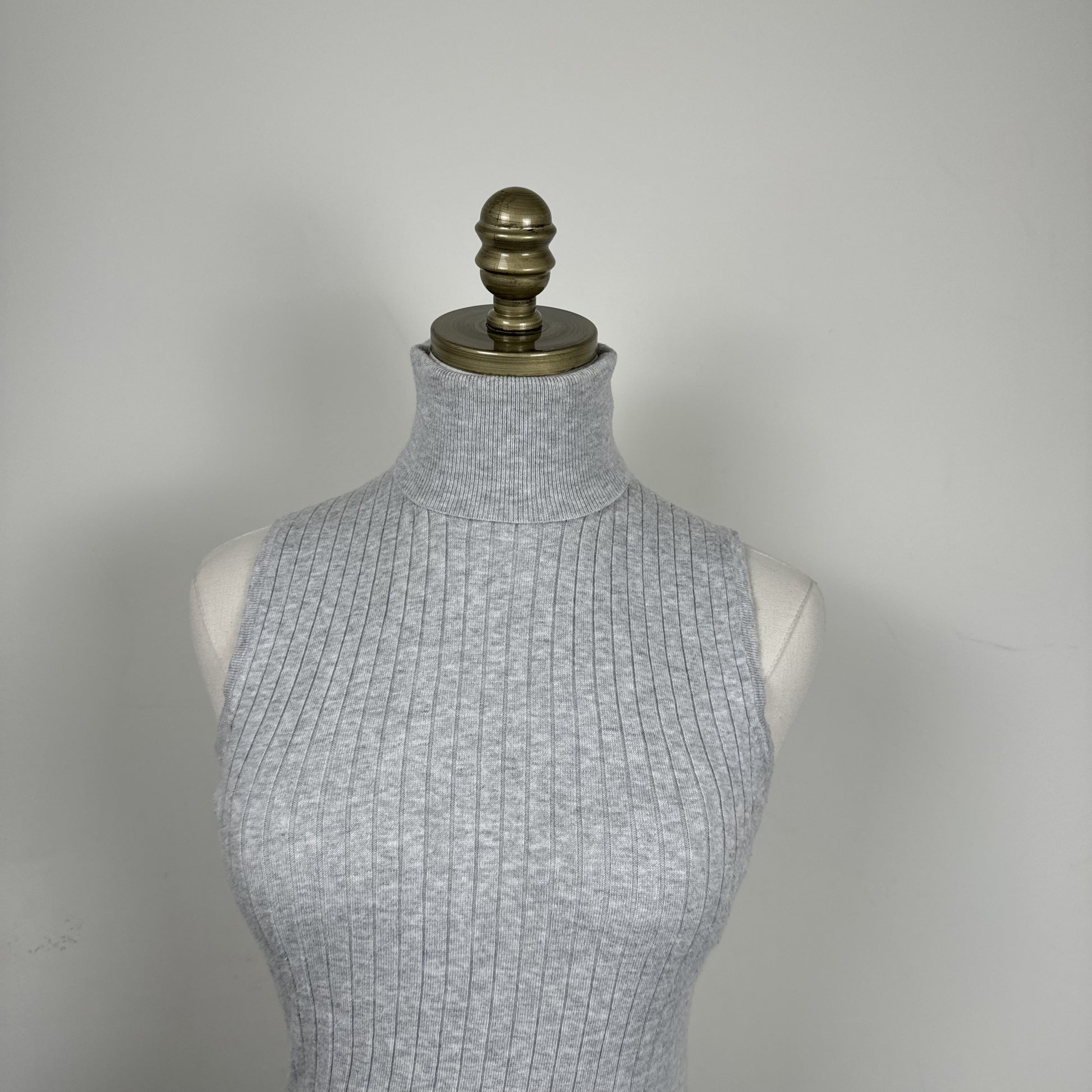 RW&Co Light Grey Sleeveless Ribbed Turtleneck Top – view 2