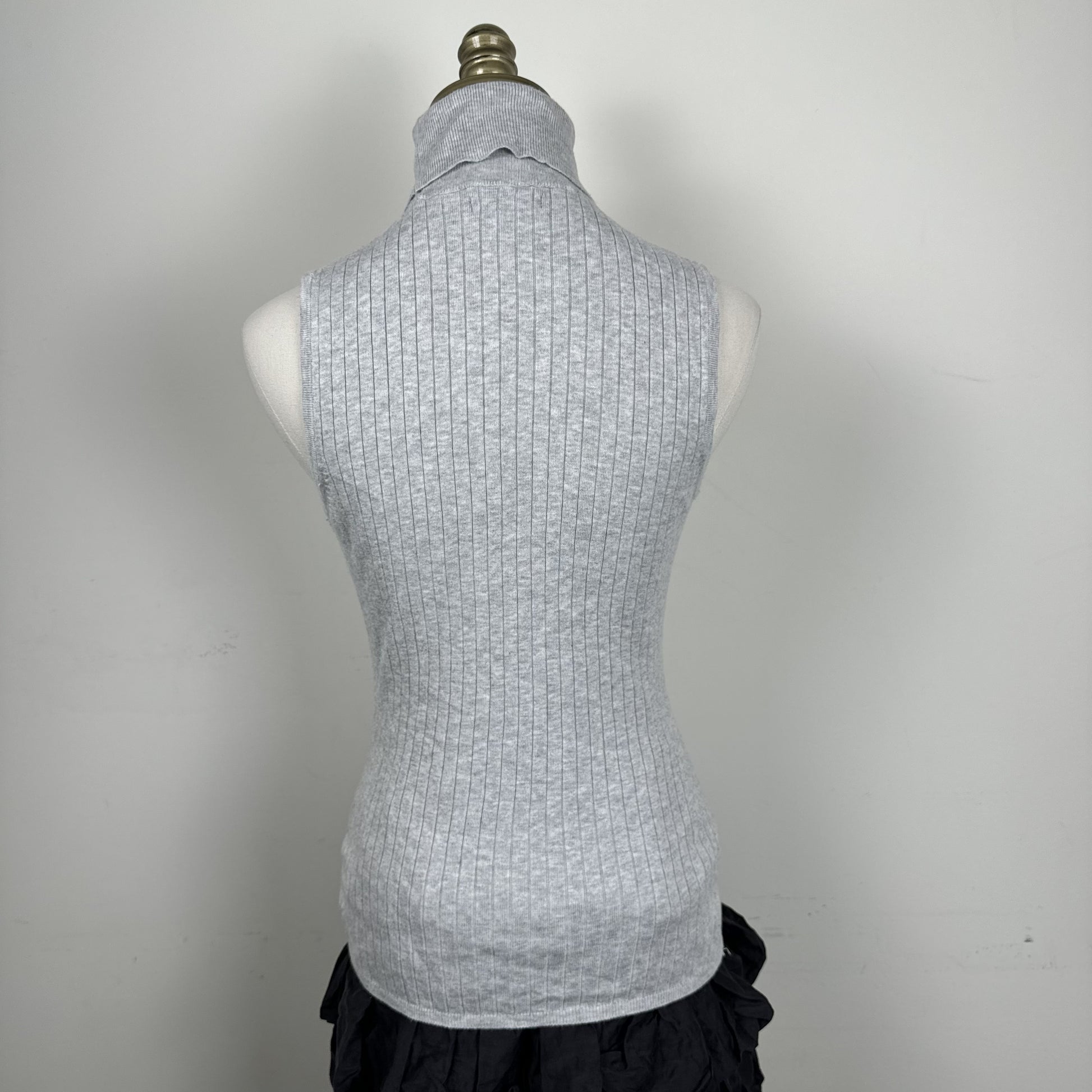RW&Co Light Grey Sleeveless Ribbed Turtleneck Top – view 4