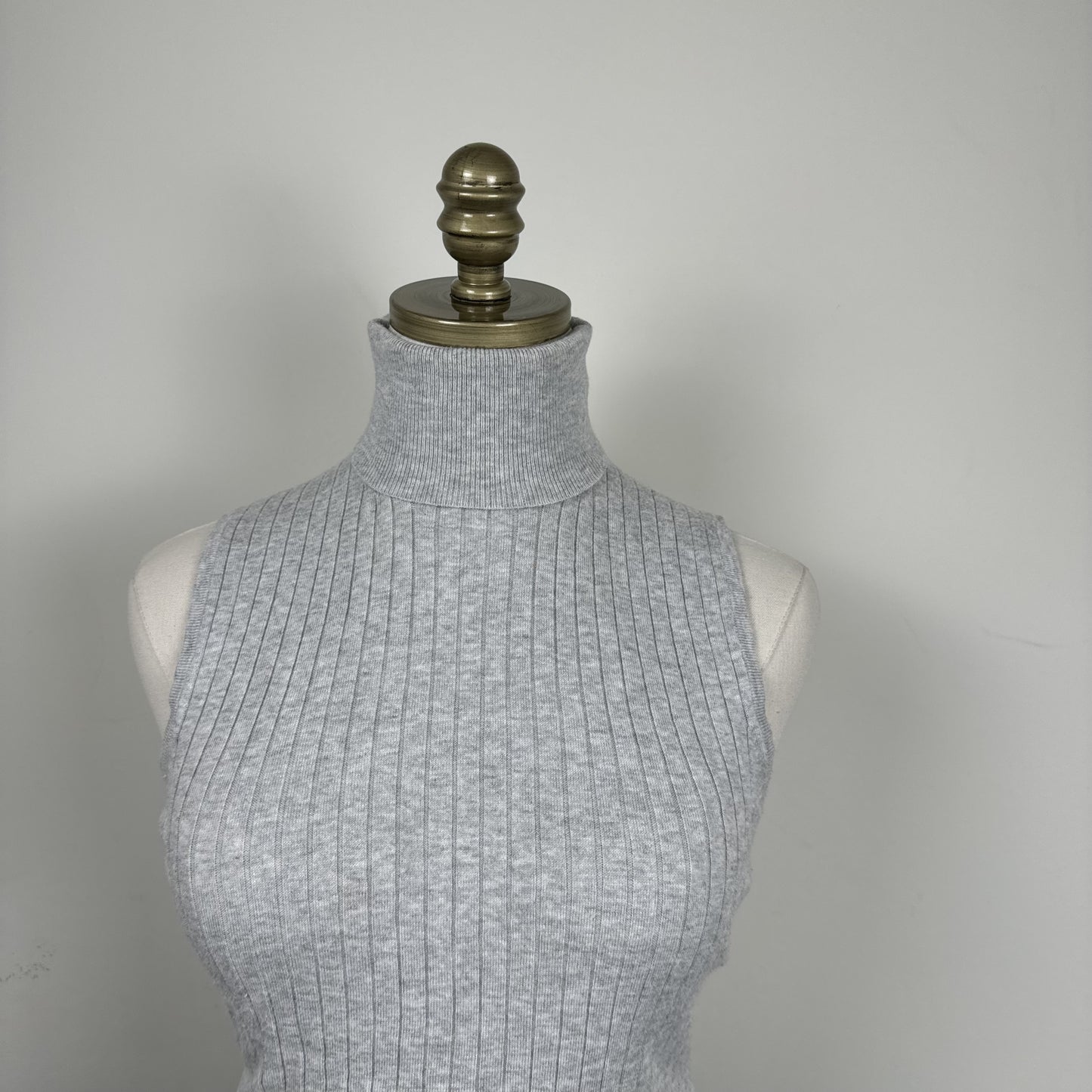 RW&Co Light Grey Sleeveless Ribbed Turtleneck Top – view 5