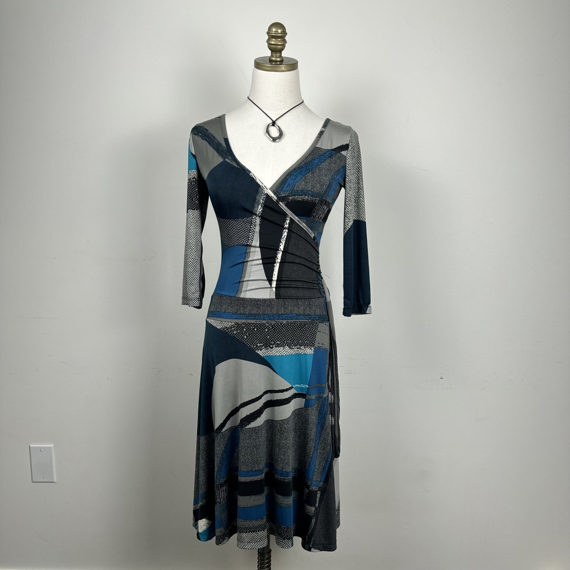 90s Femme Graphic Print Wrap Midi Dress with Tie Waist – Transcend Vintage