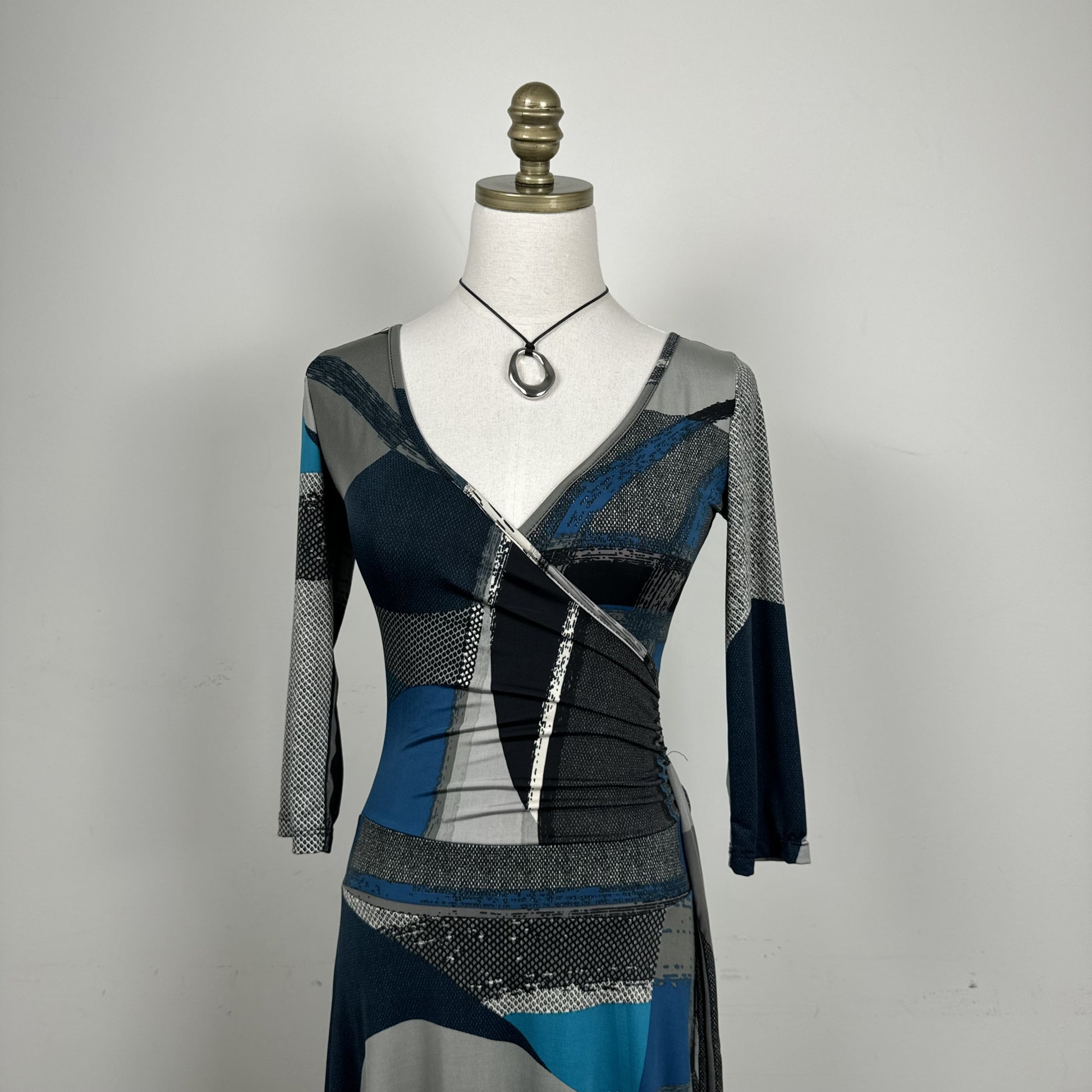 90s Femme Graphic Print Wrap Midi Dress with Tie Waist – view 9