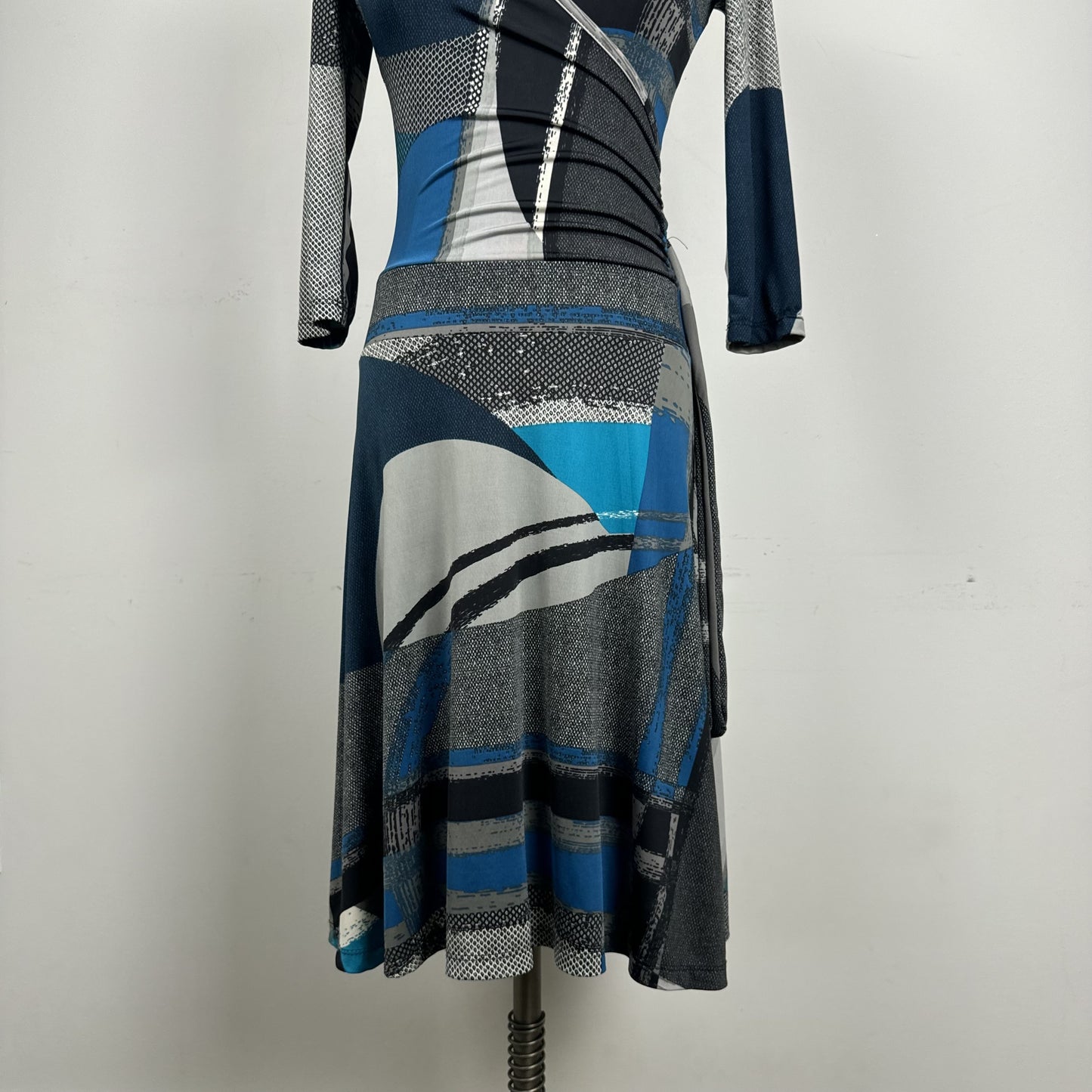 90s Femme Graphic Print Wrap Midi Dress with Tie Waist – view 10