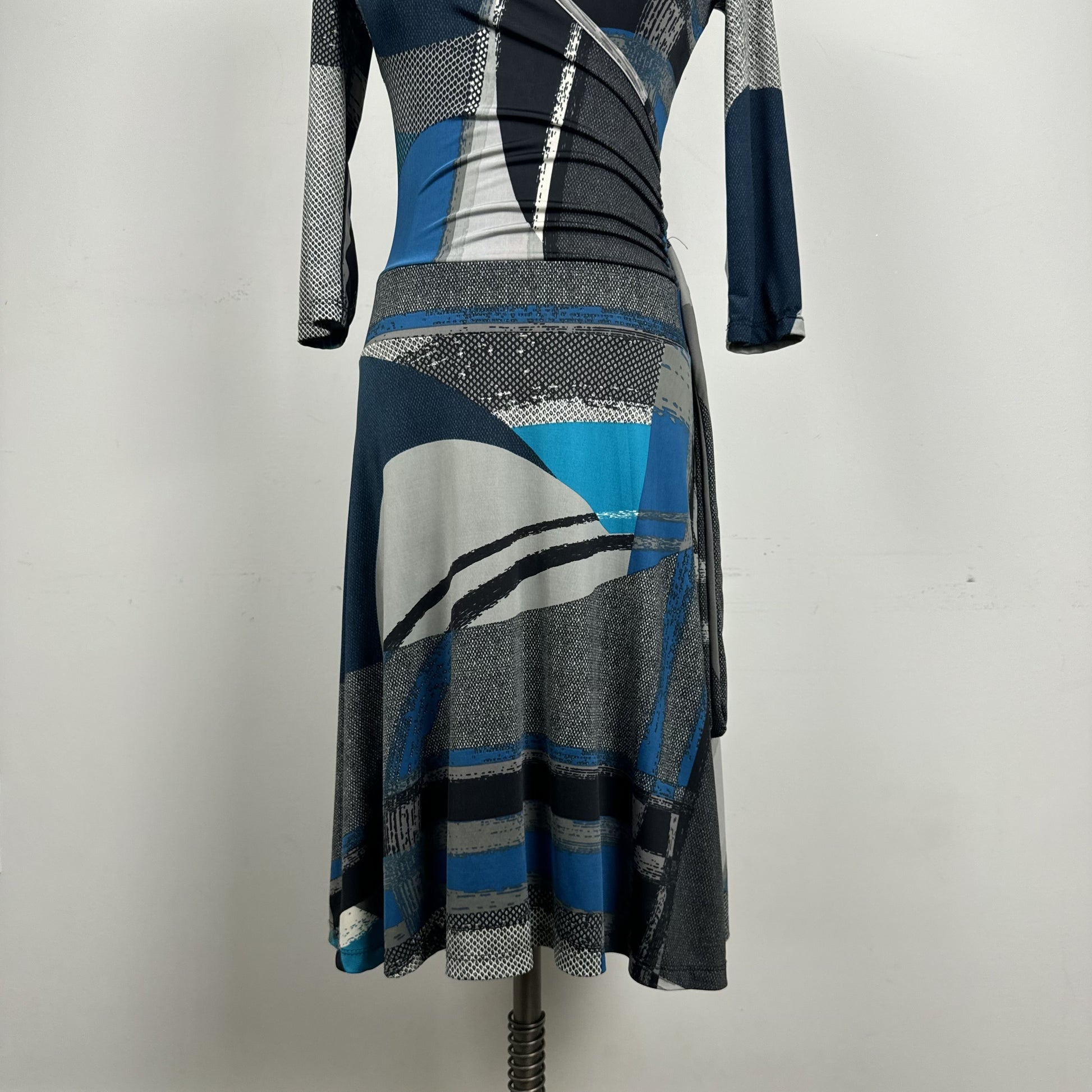 90s Femme Graphic Print Wrap Midi Dress with Tie Waist – view 10