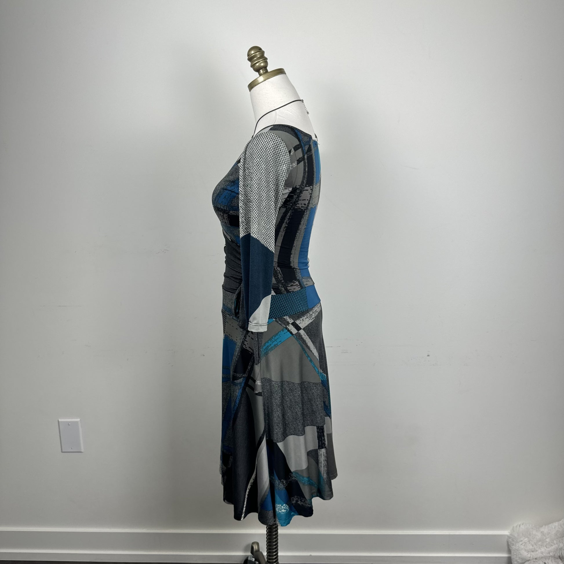 90s Femme Graphic Print Wrap Midi Dress with Tie Waist – view 6